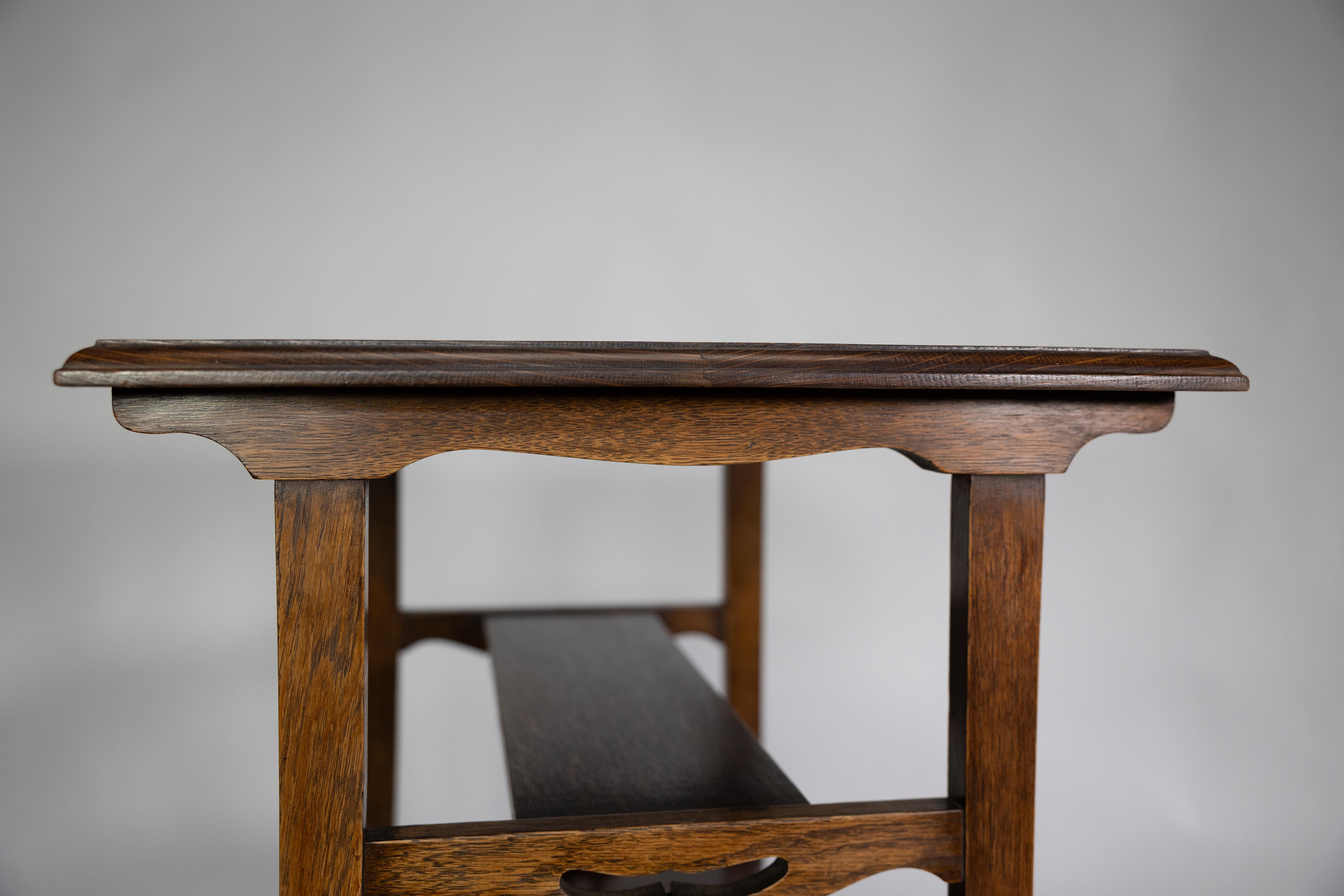 George Walton style of. A pair of Arts & Crafts inlaid oak side table For Sale 5