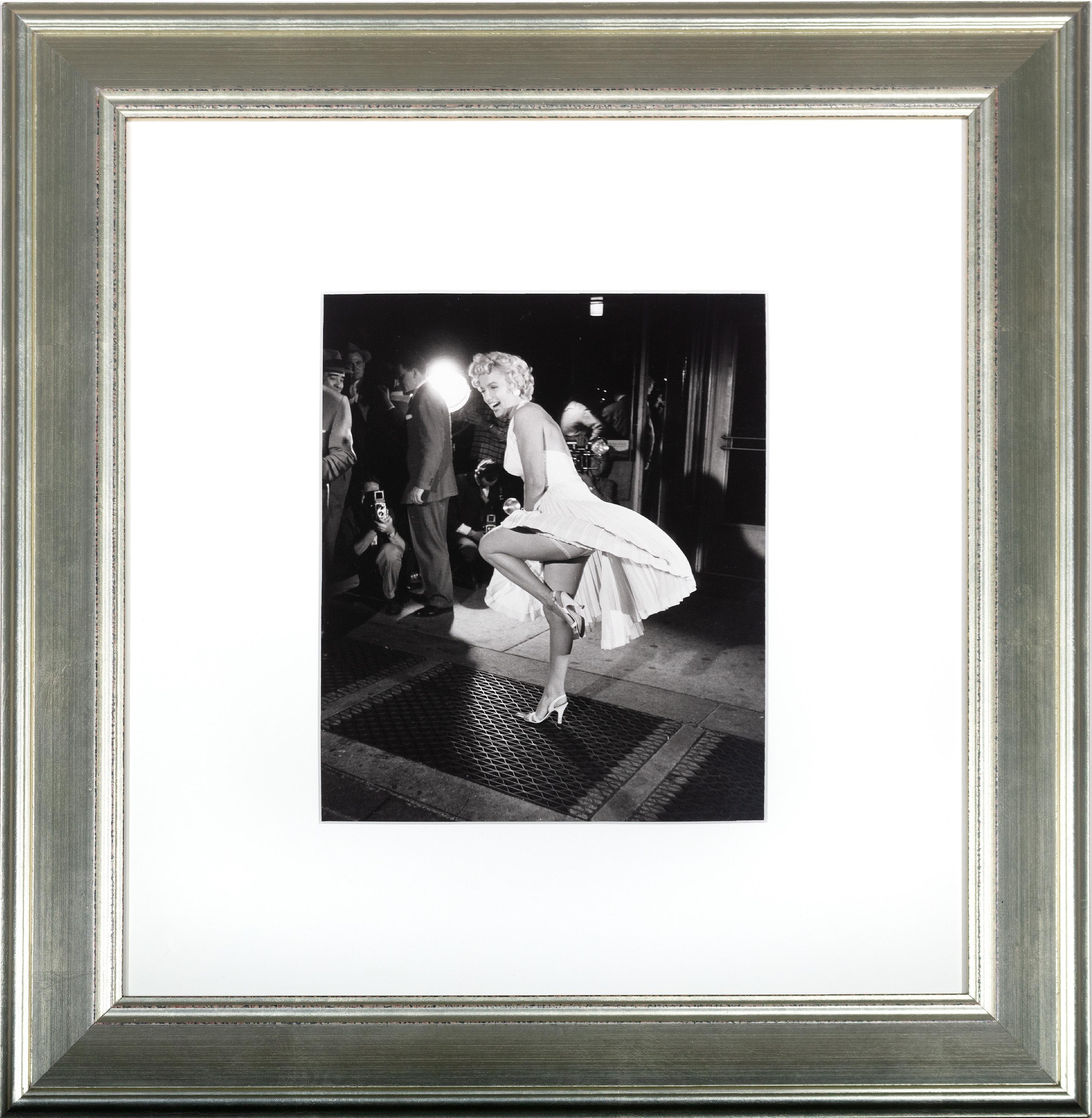 George Zimbel Figurative Photograph – Marylin Monroe Schwarz-Weiß-Fotografie weiblicher Ikonischer Pop Americana, signiert