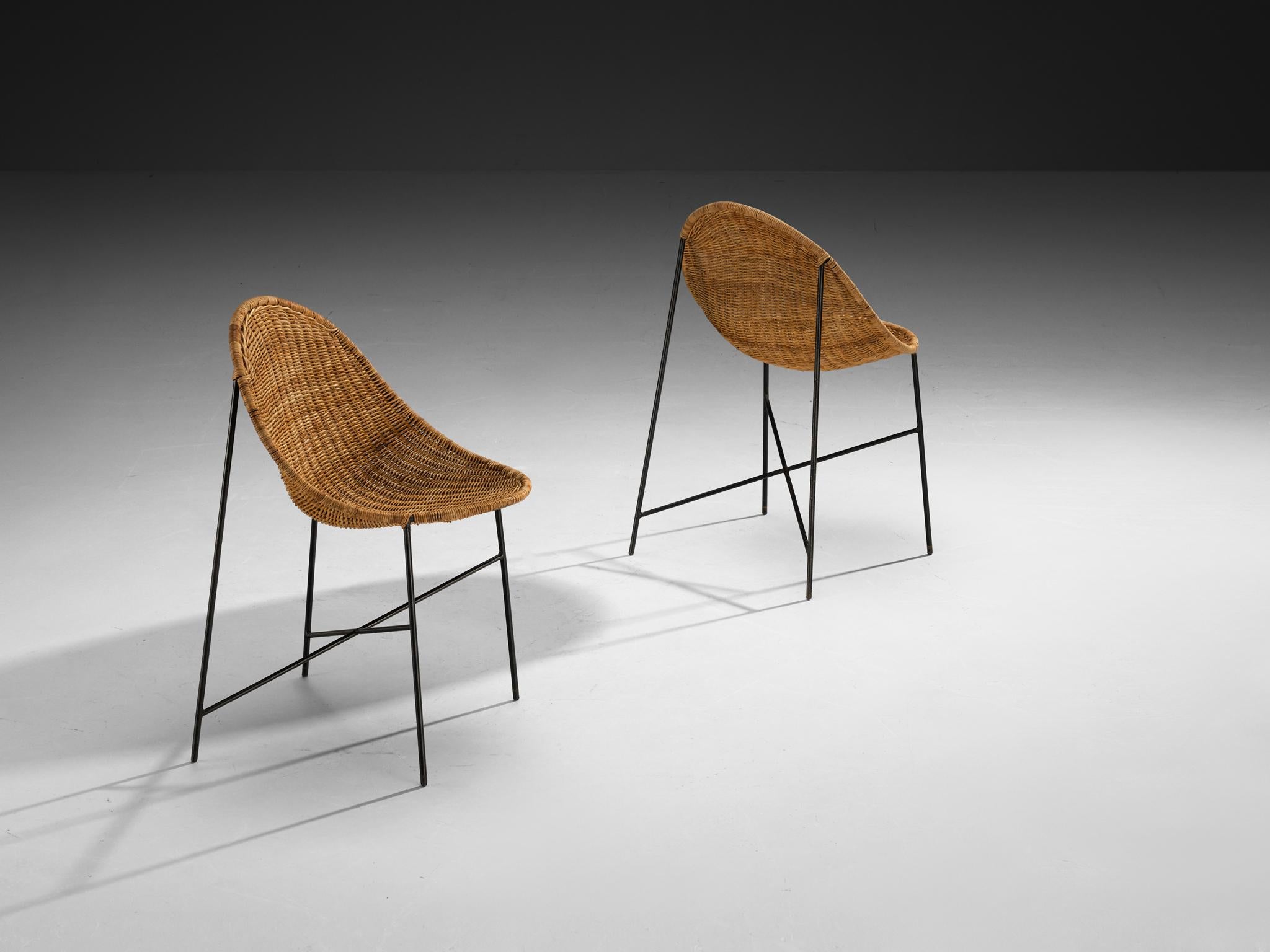Georges et Hermine Laurent ensemble de six chaises de salle à manger en rotin et acier en vente 3