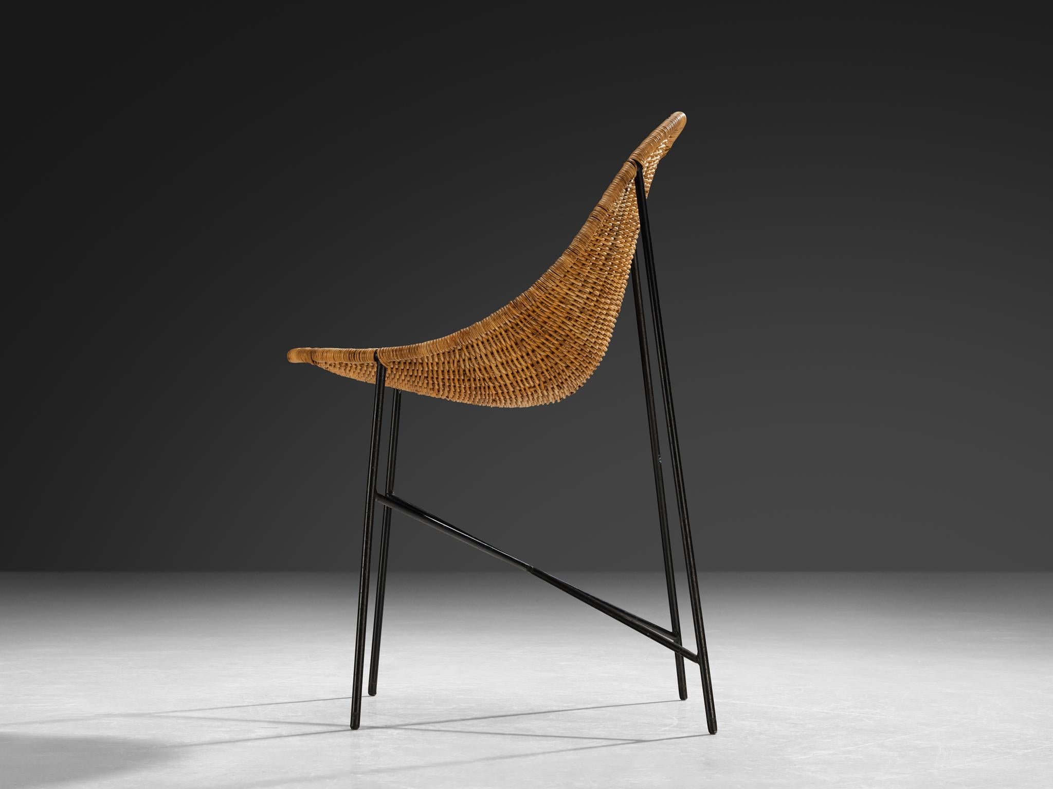 Georges et Hermine Laurent ensemble de six chaises de salle à manger en rotin et acier en vente 4