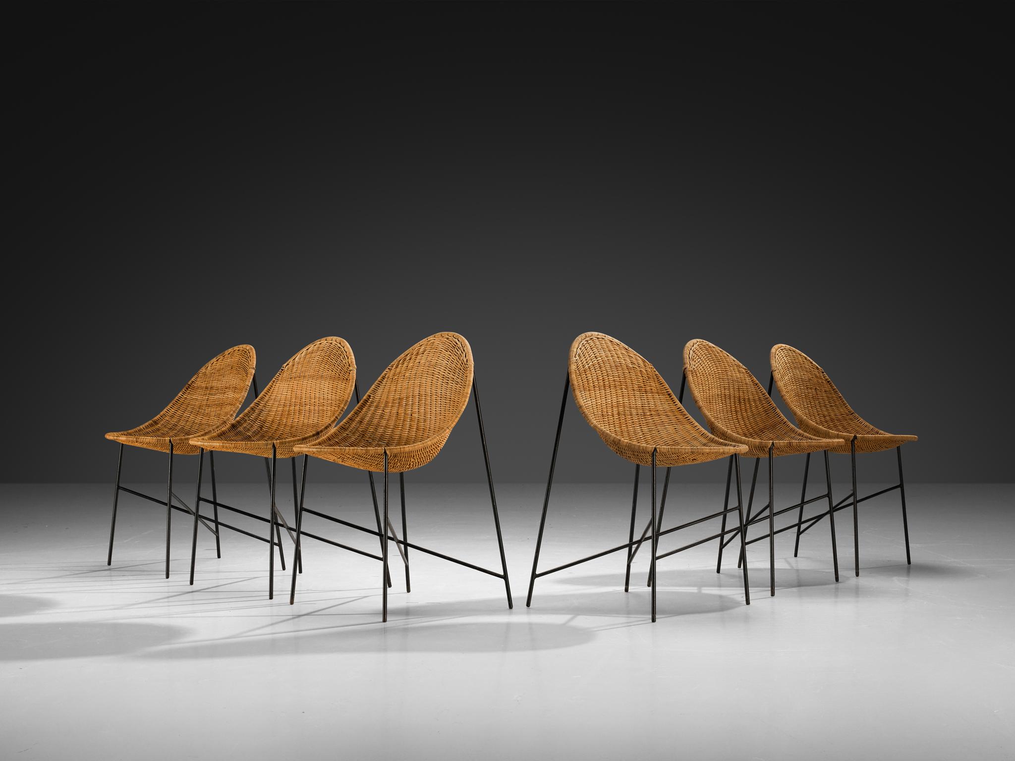 Mid-Century Modern Georges et Hermine Laurent ensemble de six chaises de salle à manger en rotin et acier en vente