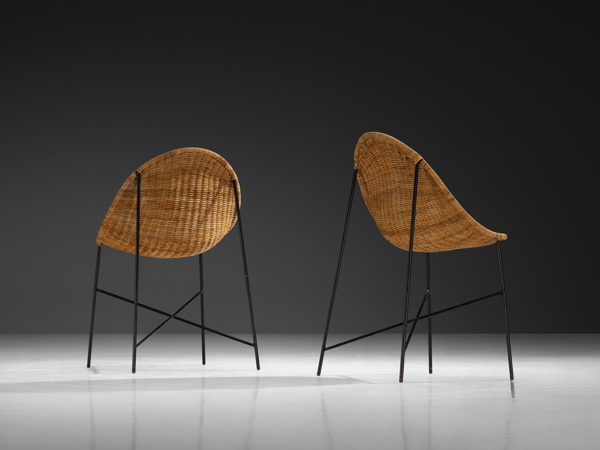 Acier Georges et Hermine Laurent ensemble de six chaises de salle à manger en rotin et acier en vente