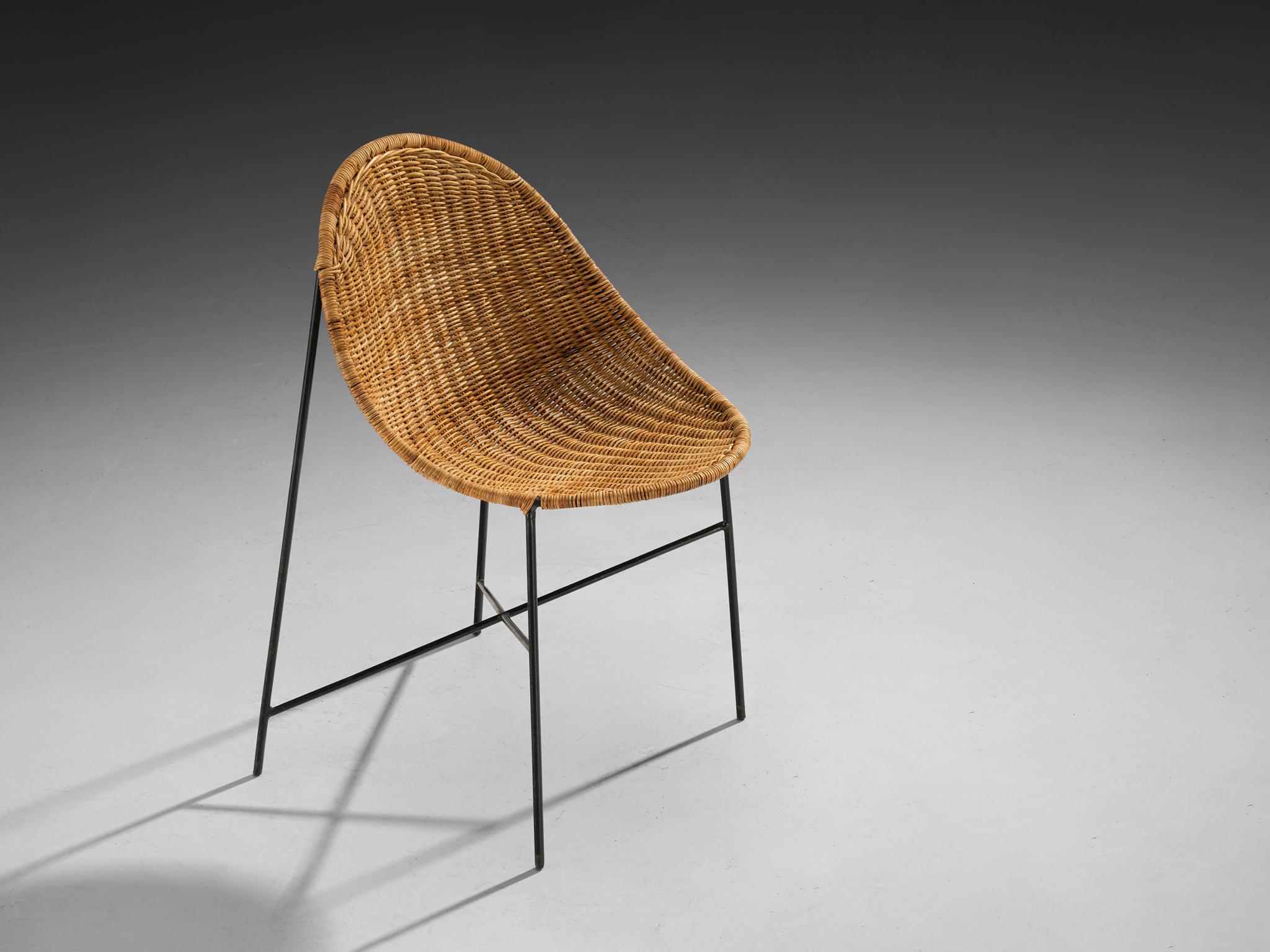 Georges et Hermine Laurent ensemble de six chaises de salle à manger en rotin et acier en vente 1