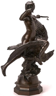 Statue antique de Georges Bareau représentant Hébé au sommet de Jupiter sous les traits d'un aigle