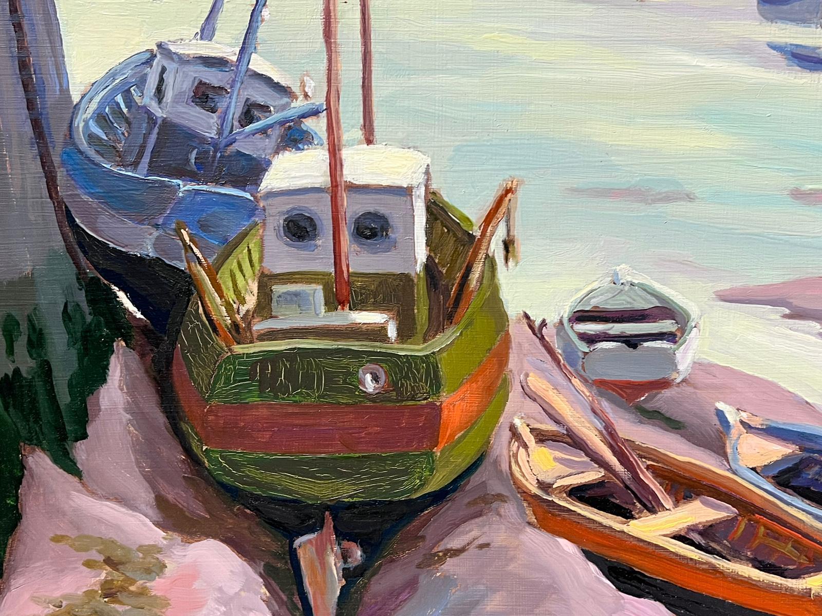 Huile impressionniste française contemporaine Bateaux échoués dans un port côtier - Gris Landscape Painting par Georges Bordonove