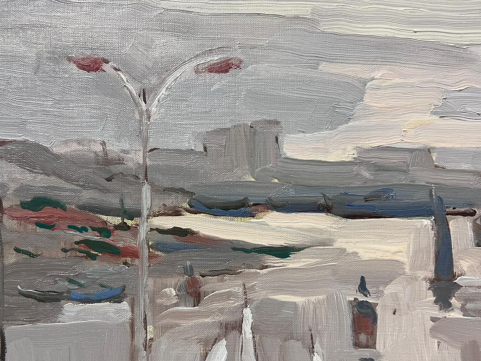 Óleo Impresionista Francés Contemporáneo Escena de Estuario Portuario Barcos Cielos Grises 1