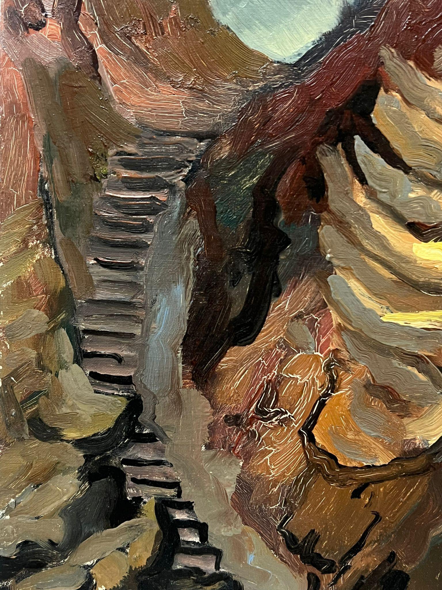 Paisaje francés Dramáticas formaciones rocosas y escaleras costeras que conducen al mar en venta 2