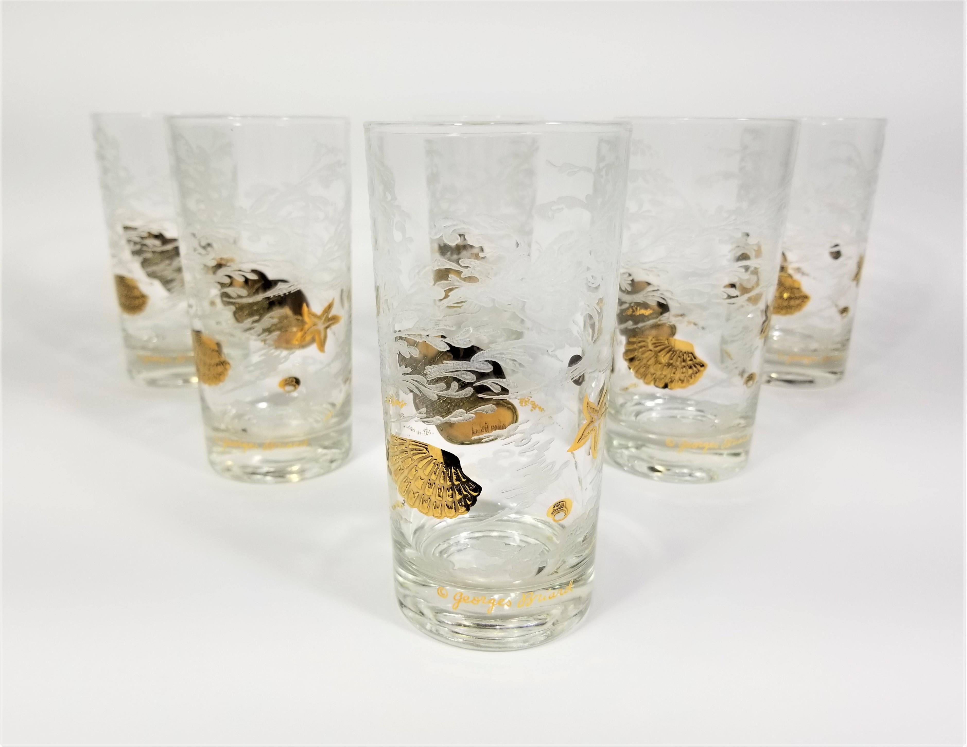 Mitte der 1970er Jahre signiert Georges Briard 22K Gold und Frosted White Seashell Design. 
Alle Gläser sind signiert. Satz von 6.
     