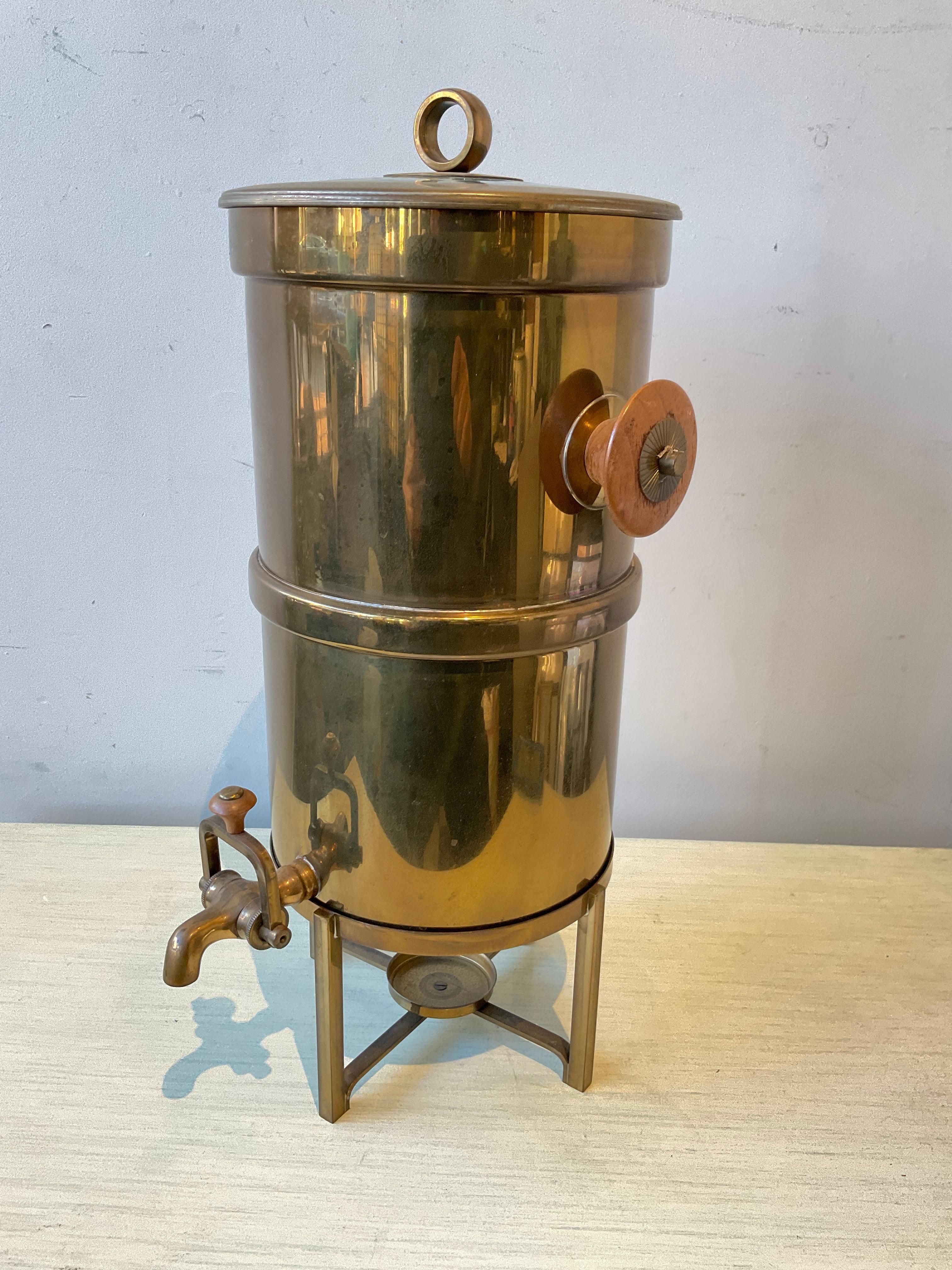 Georges Briard  Coffee Urn In Good Condition For Sale In Tarrytown, NY