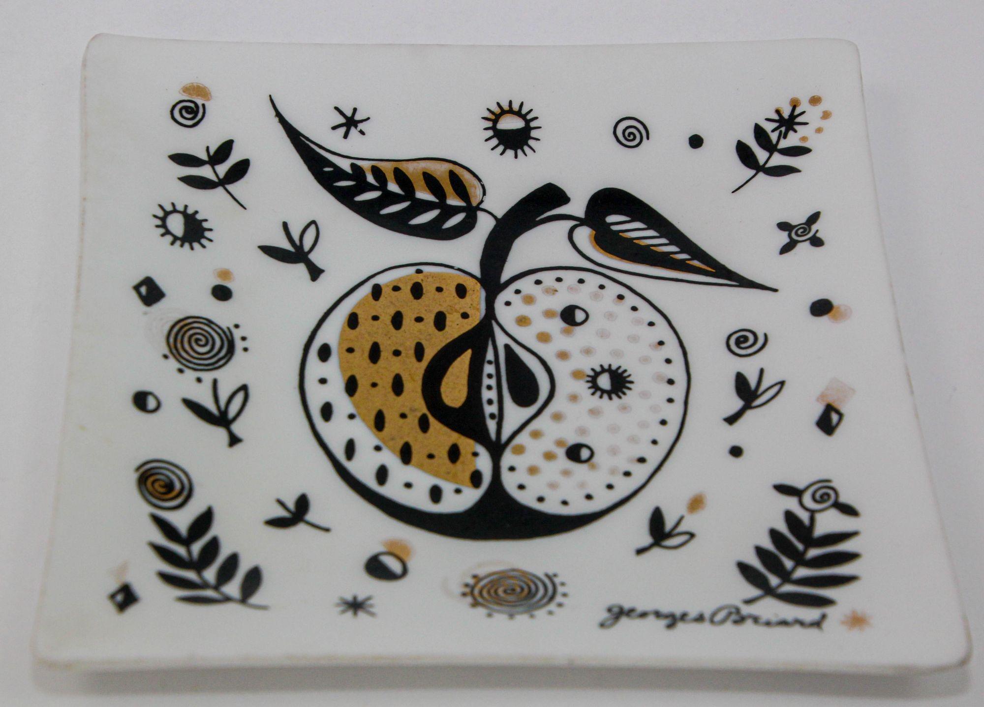 Georges Briard 'Forbidden Fruit' White Art Glass Dish with Black and Gold Design For Sale 1