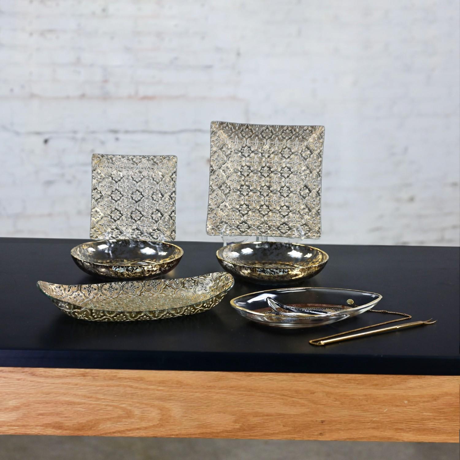 Mid-Century Modern Ensemble de 6 pièces 1 plateau 2 plateaux carrés 2 bols et 1 plat à dessert Georges Briard en vente