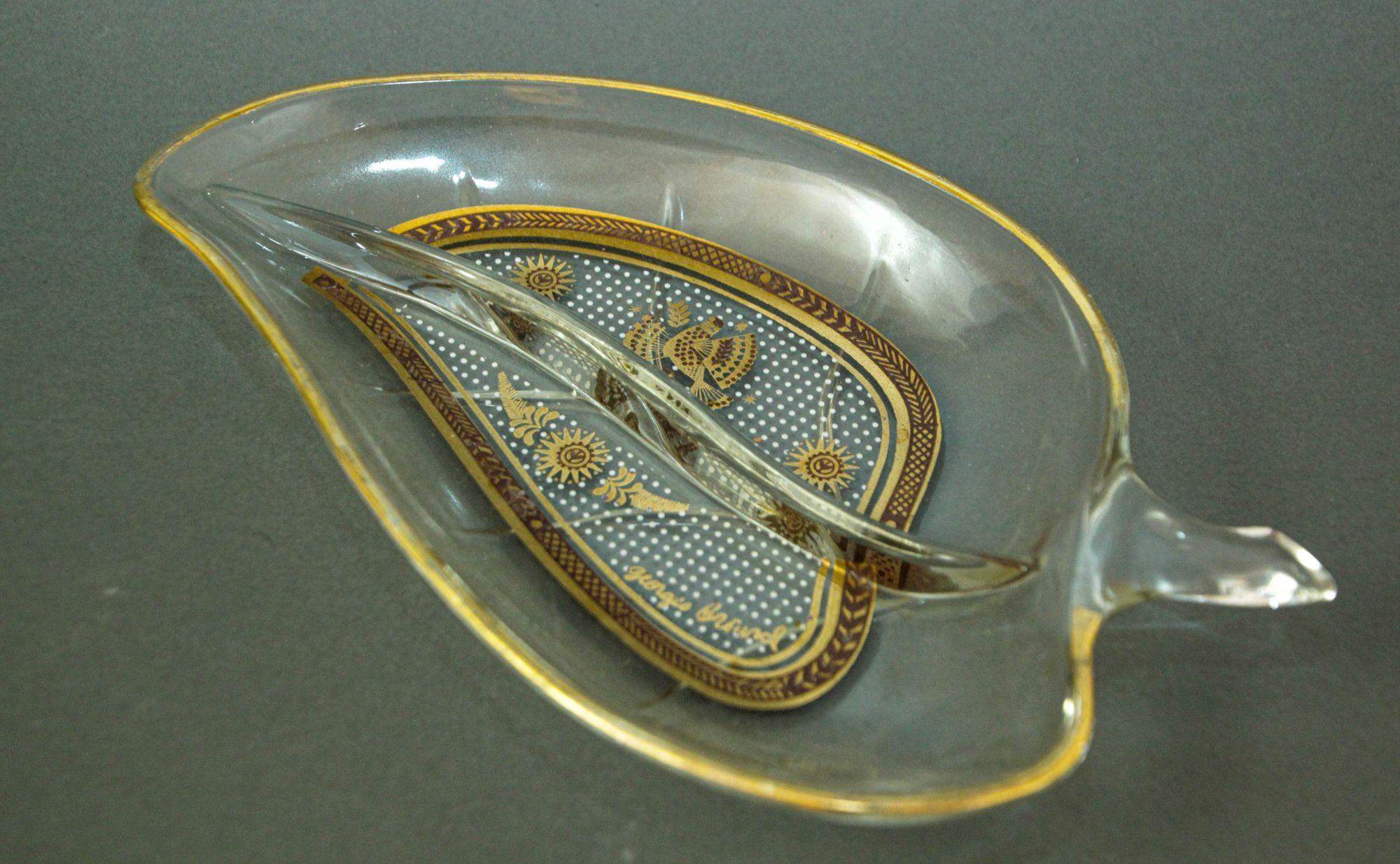 Plat à noix en verre feuille d'or signé Georges Briard, 1960 en vente 2