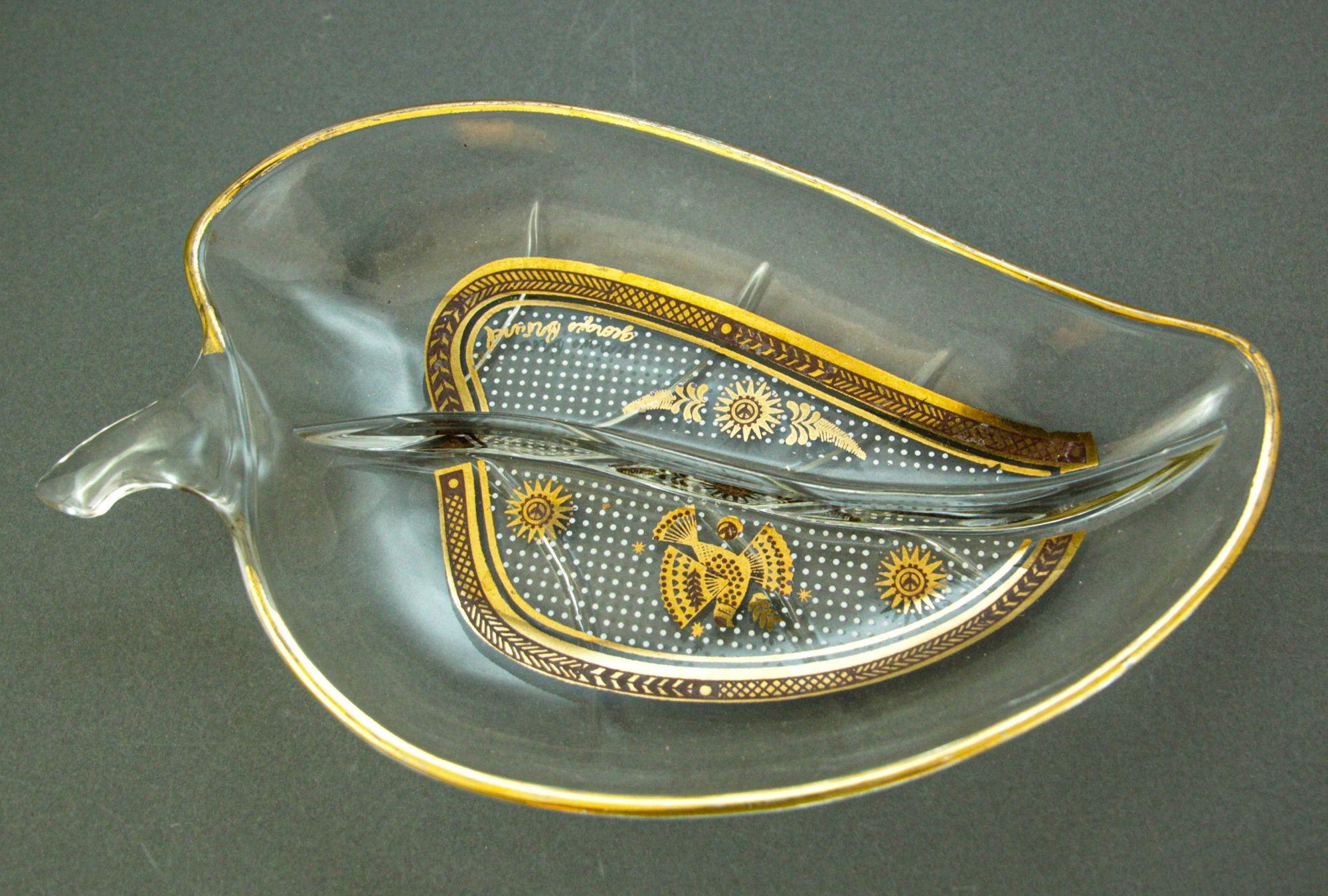 Plat à noix en verre feuille d'or signé Georges Briard, 1960 Bon état - En vente à North Hollywood, CA