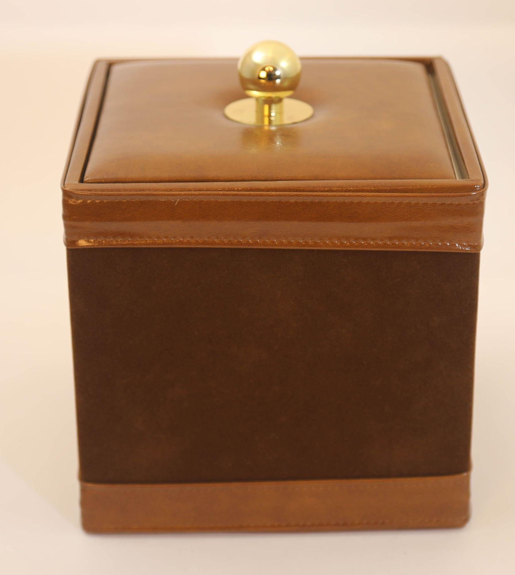 Georges Briard Secchiello per il ghiaccio quadrato in pelle scamosciata marrone con ottone Vintage anni '50 In condizioni buone in vendita a North Hollywood, CA