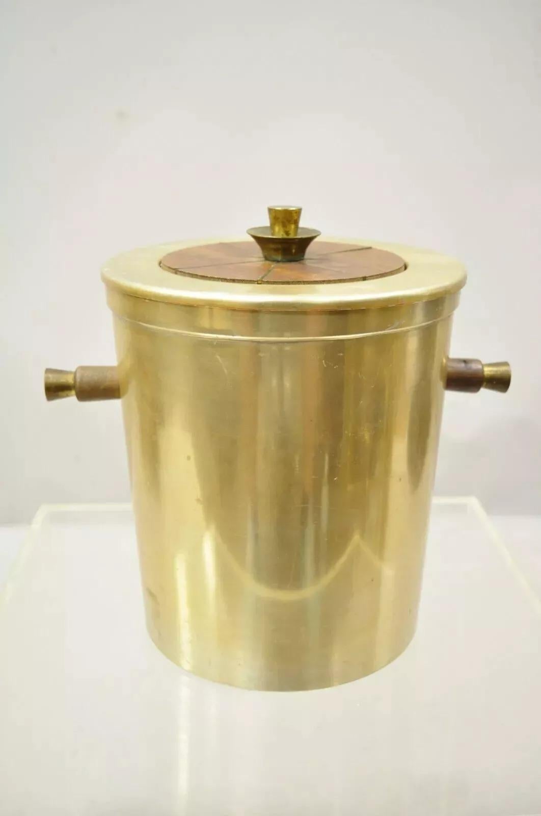 Vintage Georges Briard Mid Century Modern Aluminium Messing Tone Ice Bucket w Handles. Circa Mitte des 20. Jahrhunderts. Abmessungen: 11