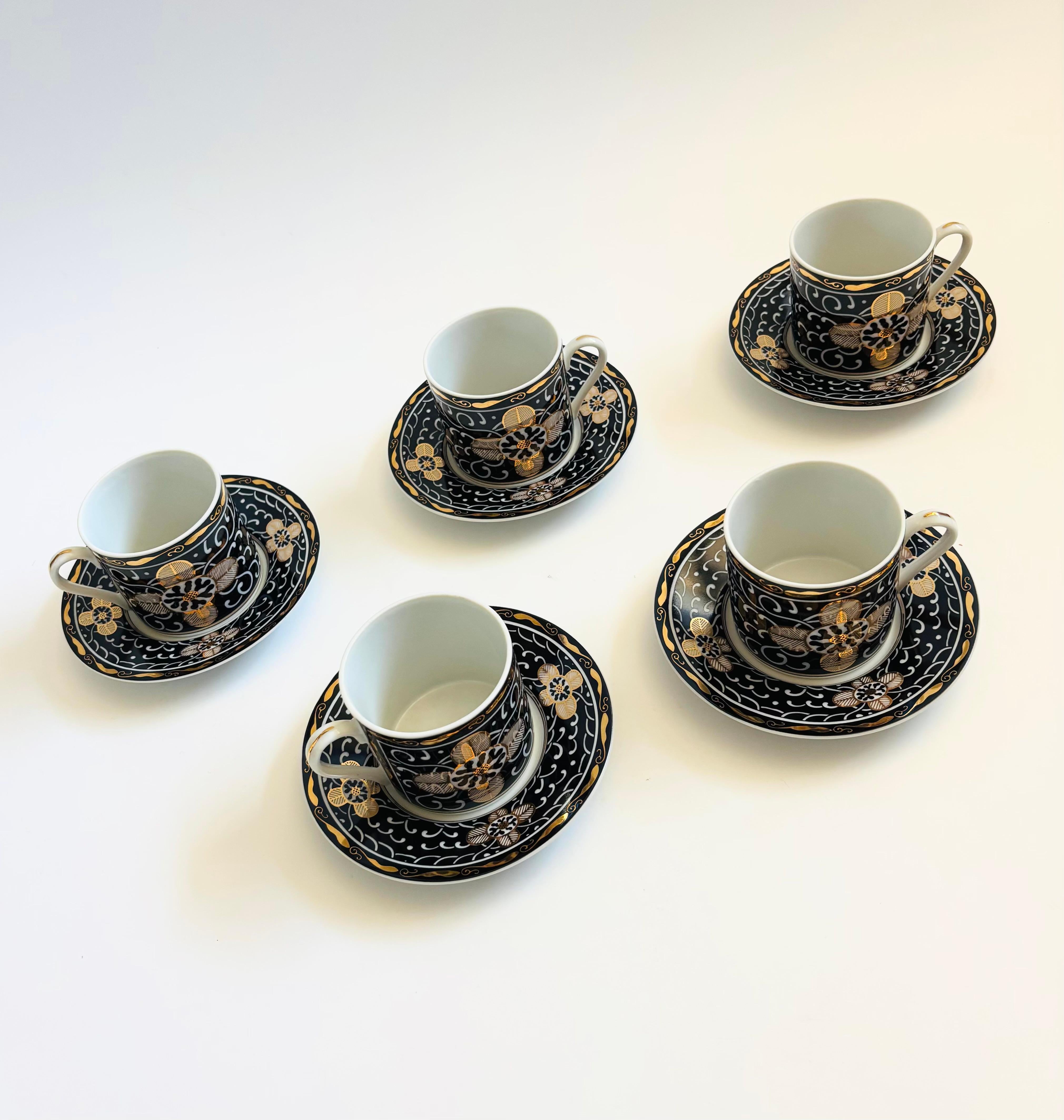 Un set di 5 tazze e piattini in porcellana vintage di Georges Briard con il motivo 