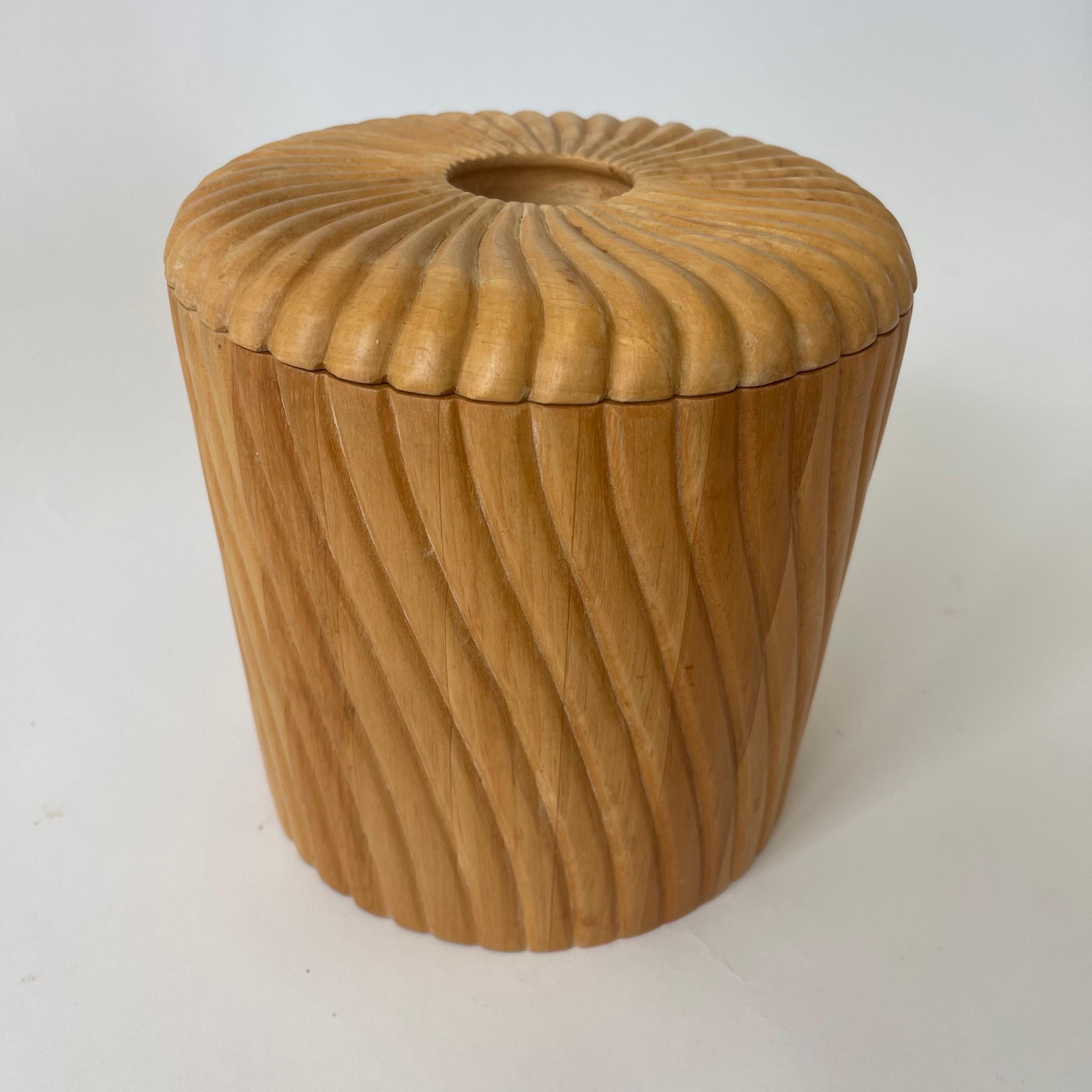 Mid-Century moderno Secchiello per il ghiaccio in legno intagliato organico moderno e scultoreo di Georges Briard, Thailandia, anni '70 in vendita