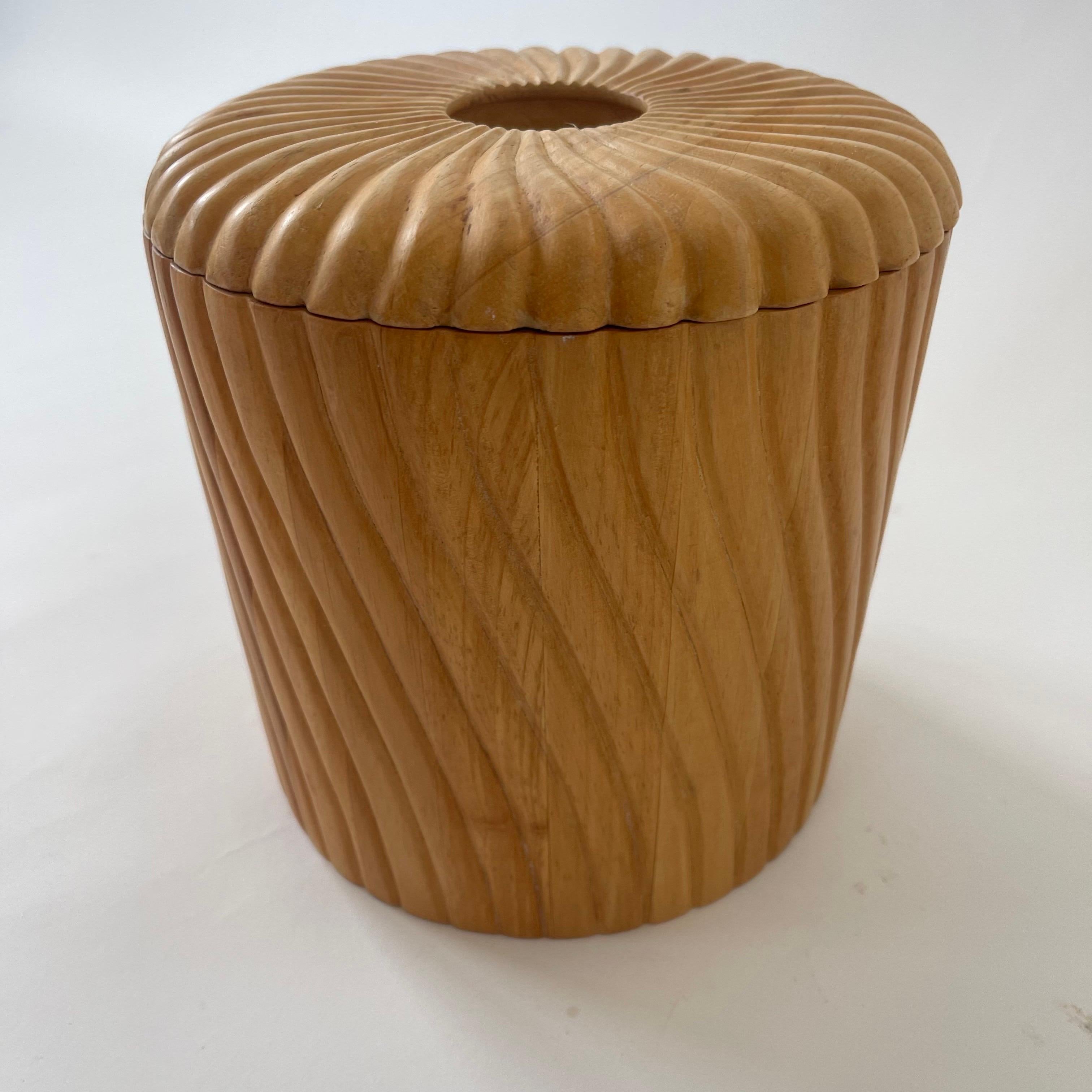 Thailandese Secchiello per il ghiaccio in legno intagliato organico moderno e scultoreo di Georges Briard, Thailandia, anni '70 in vendita