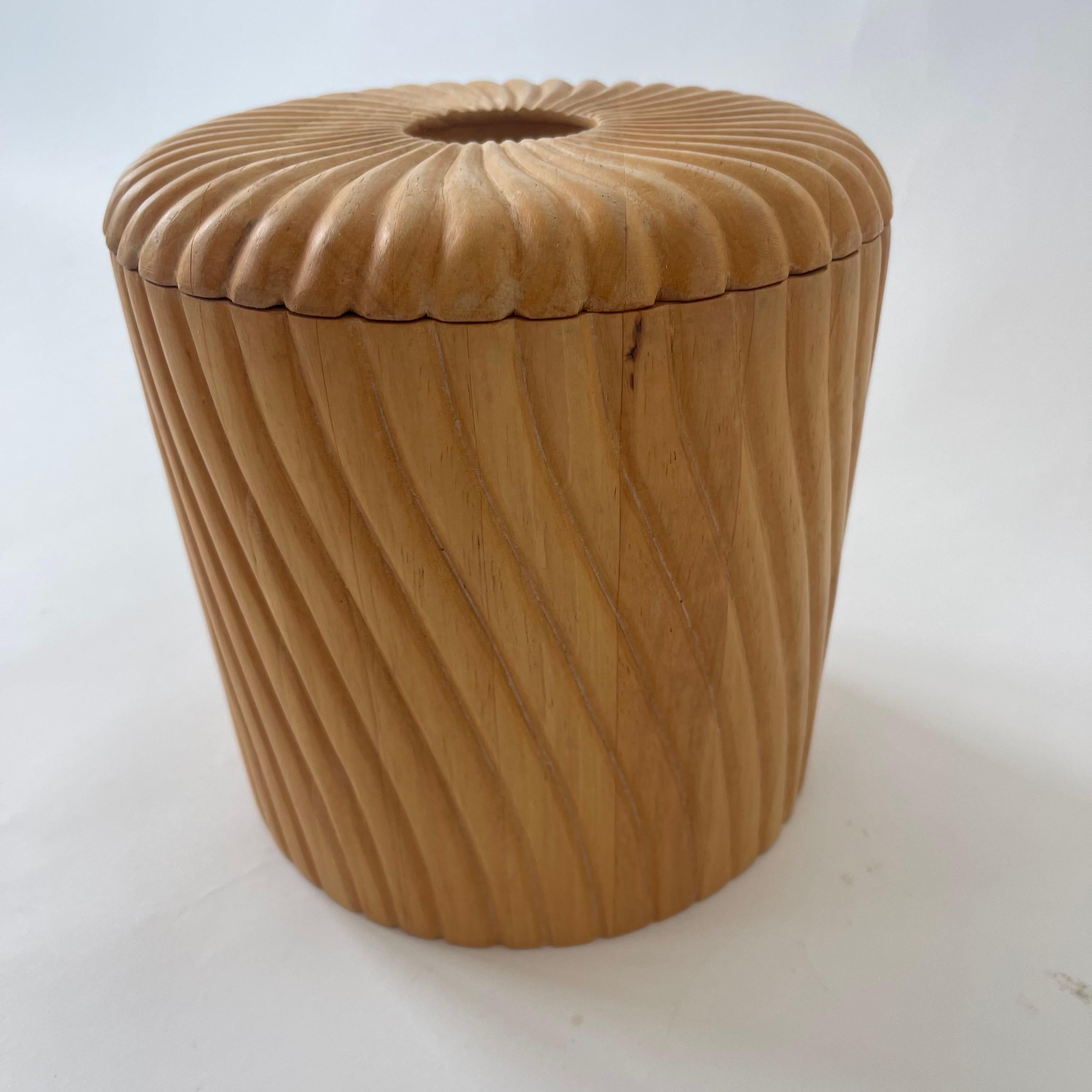 Secchiello per il ghiaccio in legno intagliato organico moderno e scultoreo di Georges Briard, Thailandia, anni '70 In condizioni buone in vendita a Miami, FL