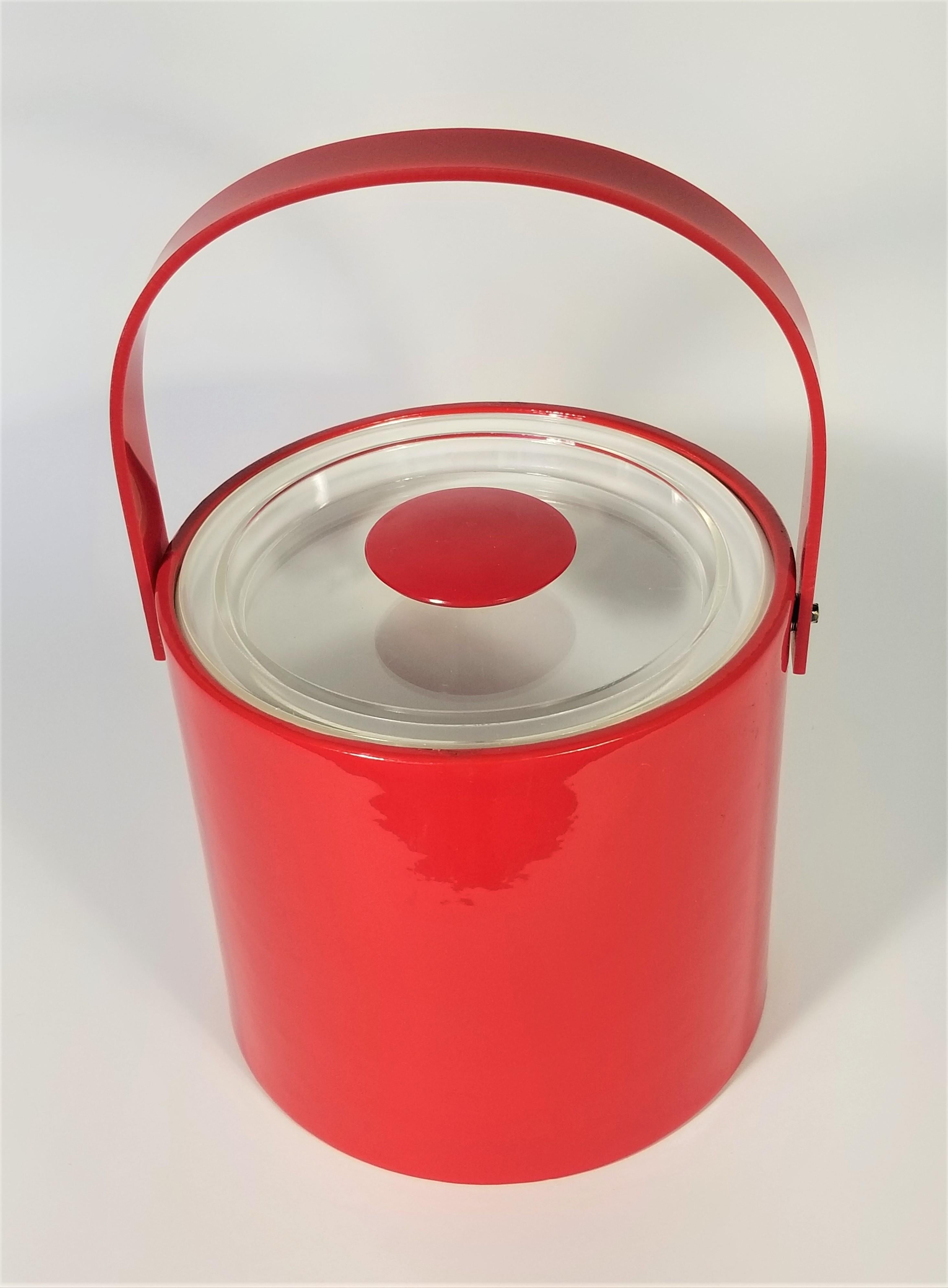 Midcentury 1960s-1970s Georges Briard ice bucket. Red patent leather. 

Measurements:
Height with handle extended: 12.5 inches
Diameter 8.5 inches

Height with handle down: 7.5 inches
Diameter 9.0 inches.
 