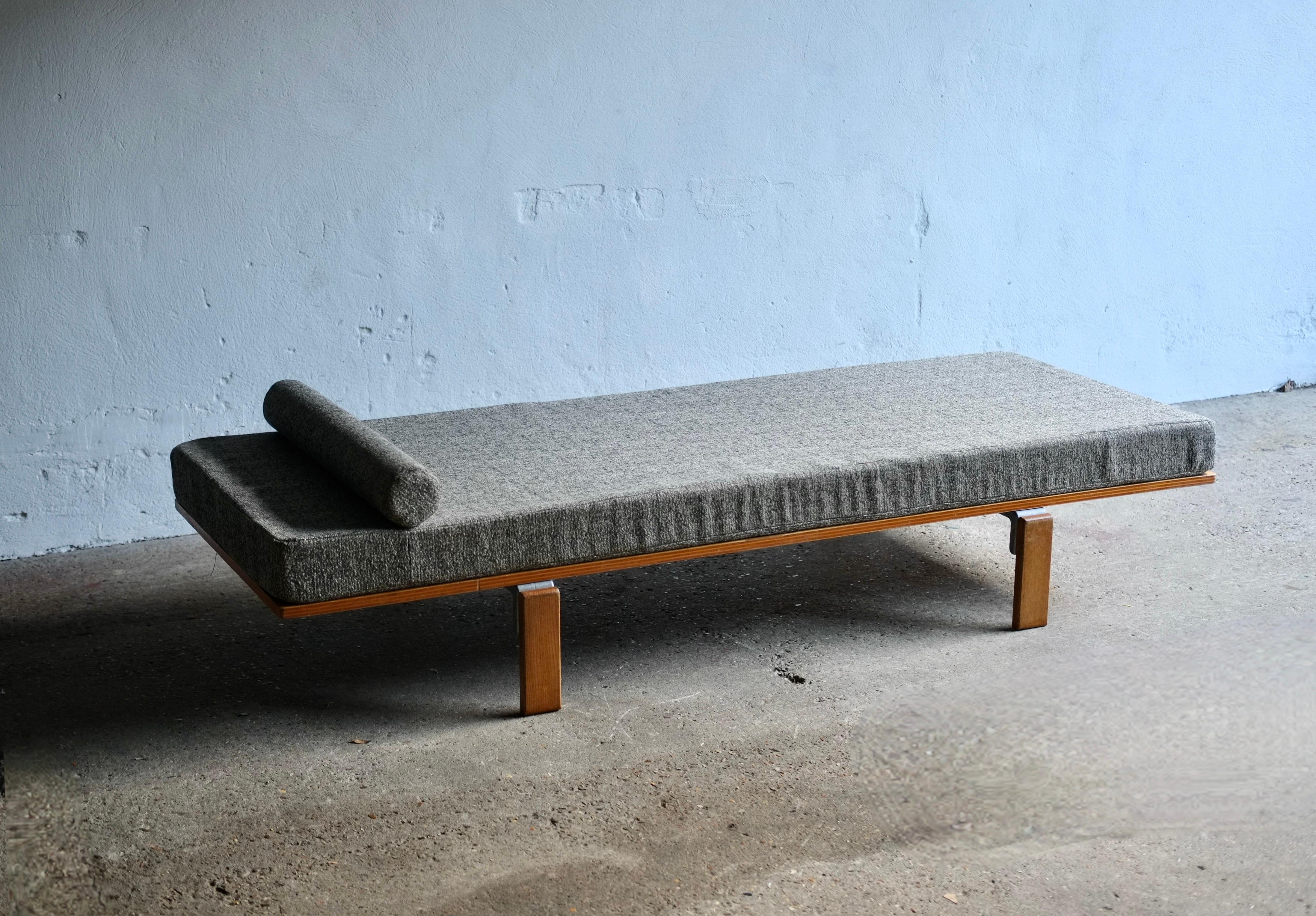 Georges Candilis & Anja Blomstedt Plein Daybed Sentou In Good Condition For Sale In London, GB