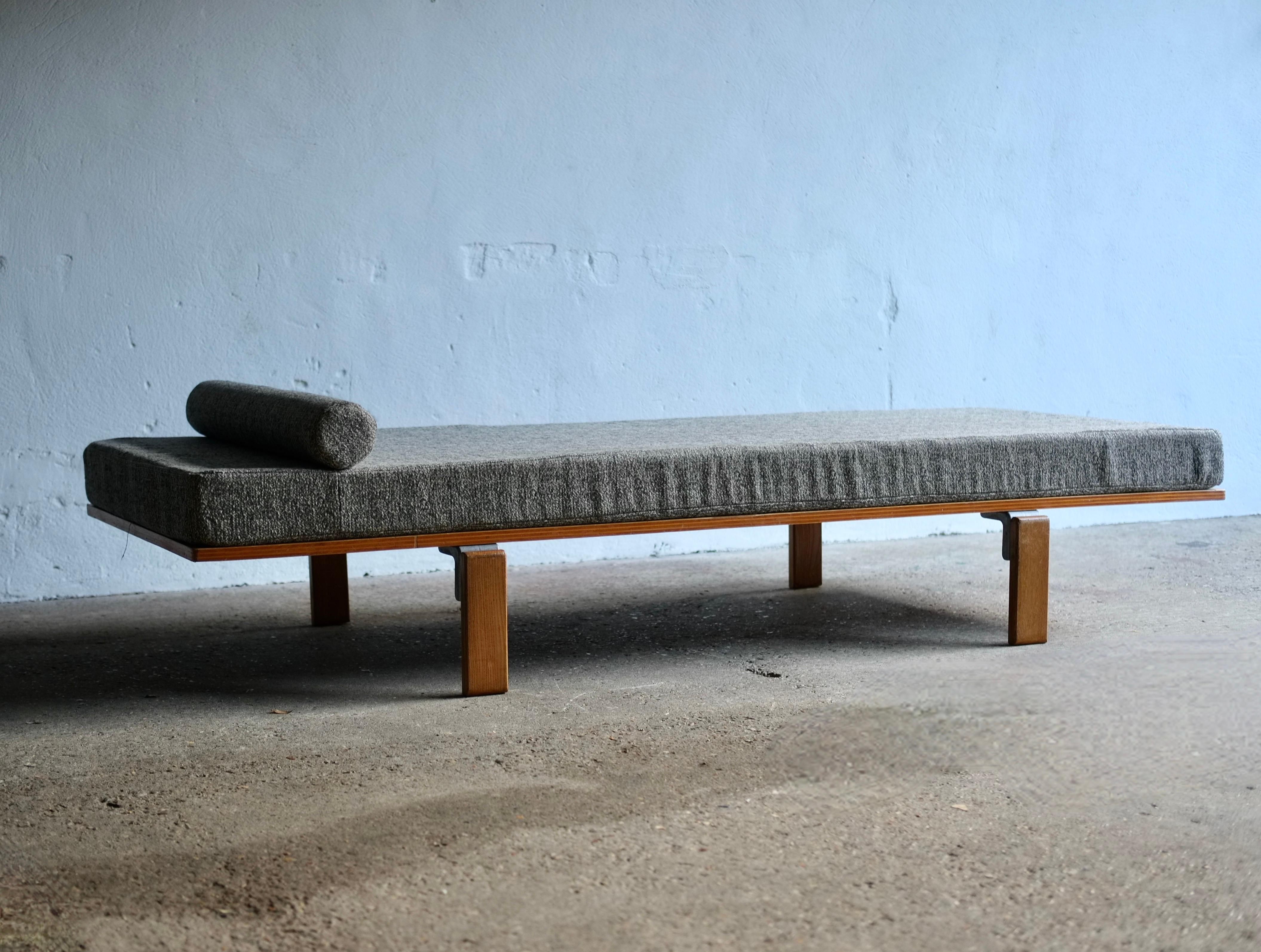 Mid-20th Century Georges Candilis & Anja Blomstedt Plein Daybed Sentou For Sale