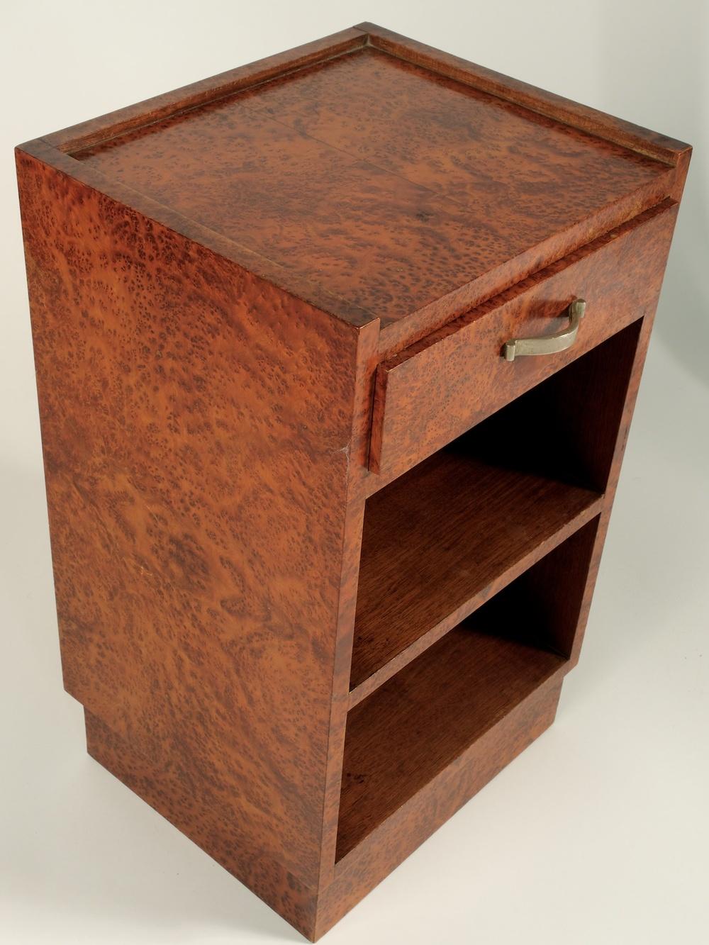 French Modernist Art Deco pair of side tables/nightstands by Georges Champion in amboyna with bronze pulls. 14.5