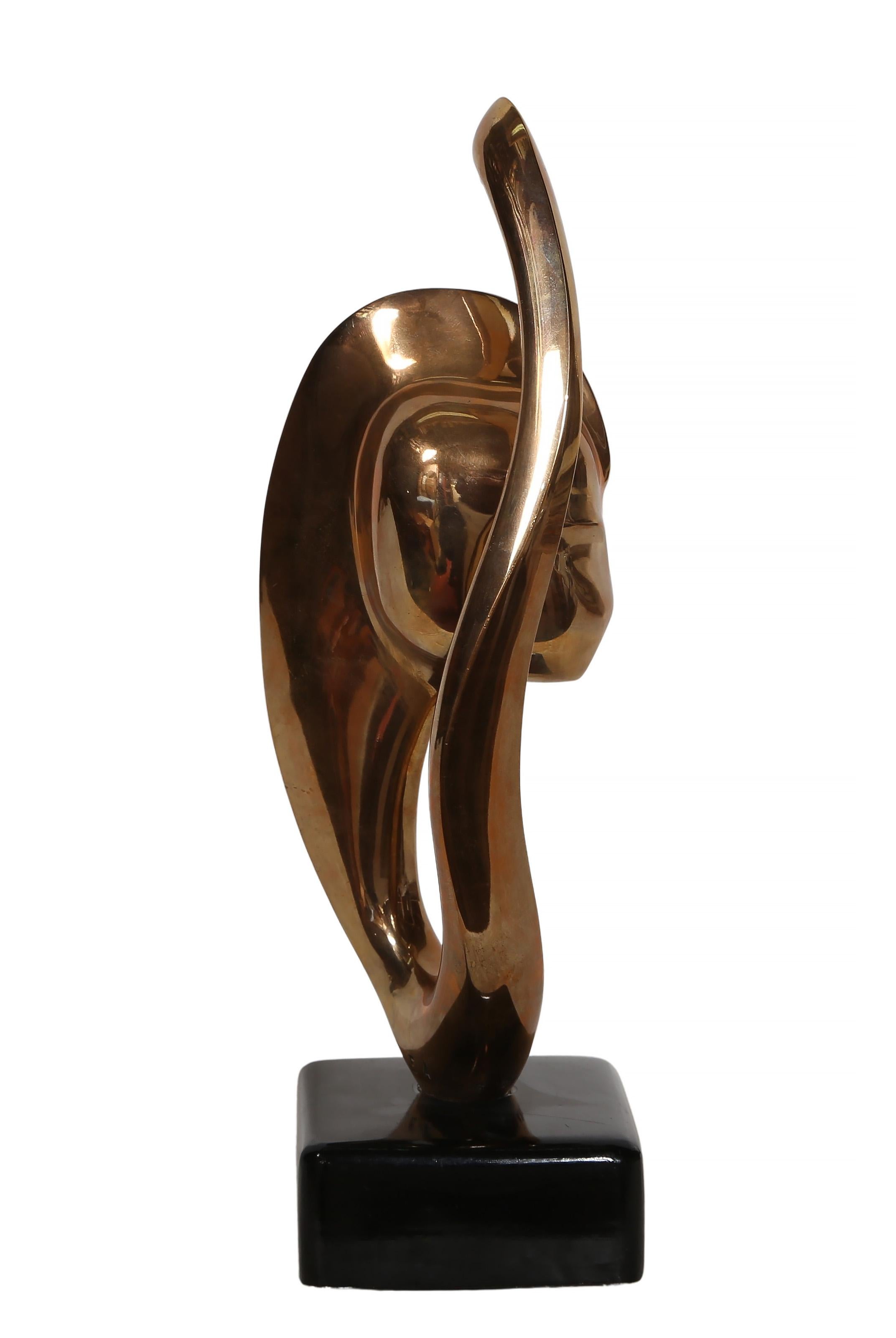 Portrait de femme, Modernity Sculpture en bronze à patine dorée en vente 1
