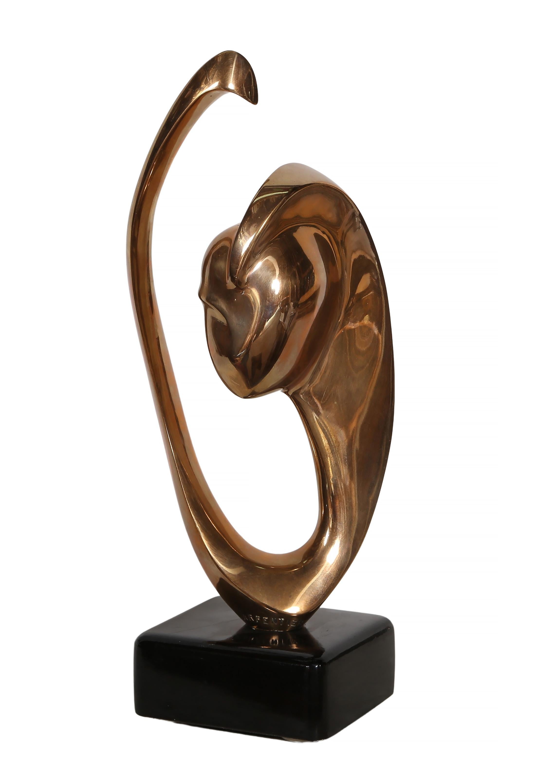 Portrait de femme, Modernity Sculpture en bronze à patine dorée en vente 6
