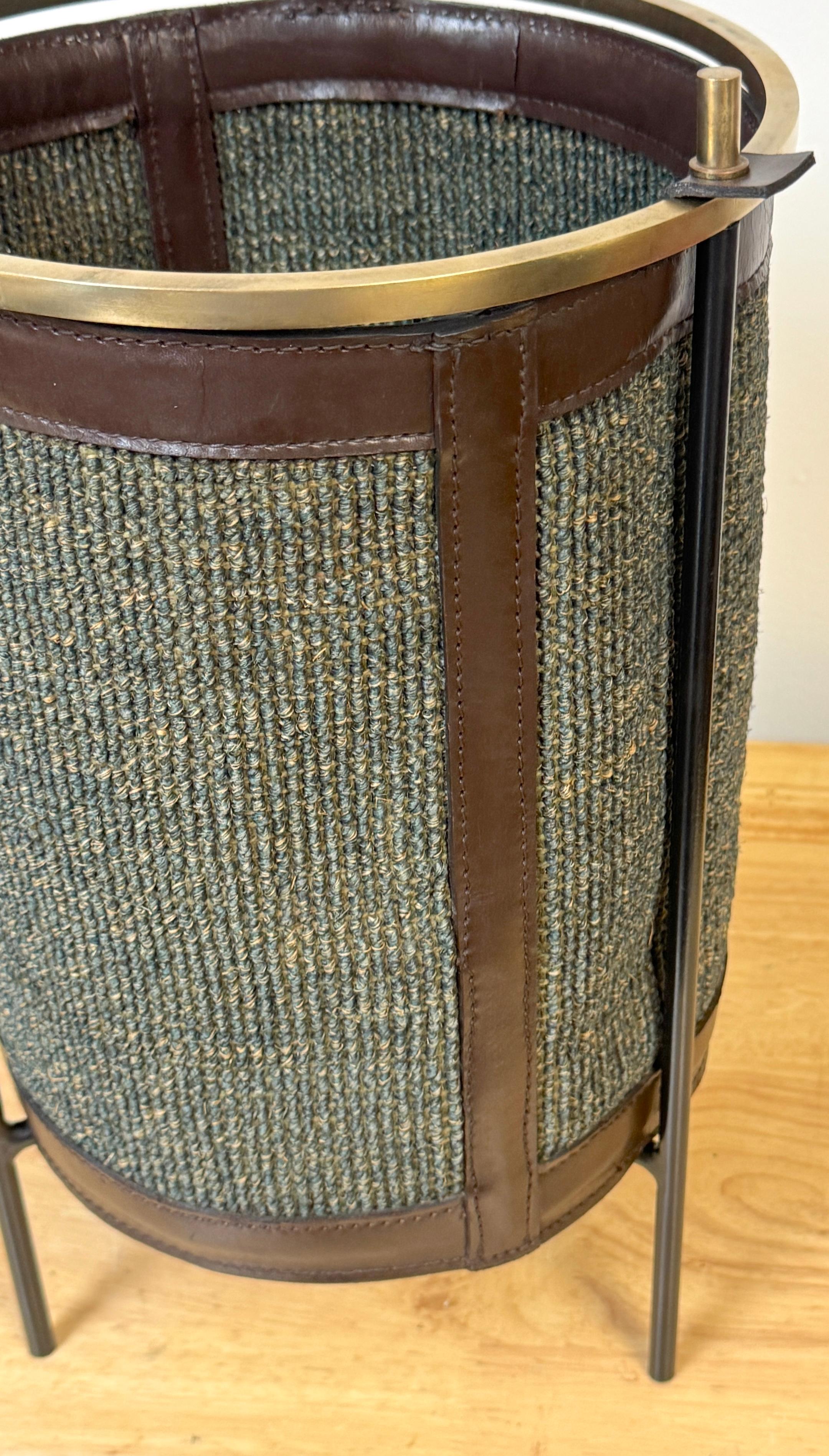 Tissage Panier/sac à déchets en cuir et tissu Georges Coslin, Italie, années 1960 en vente