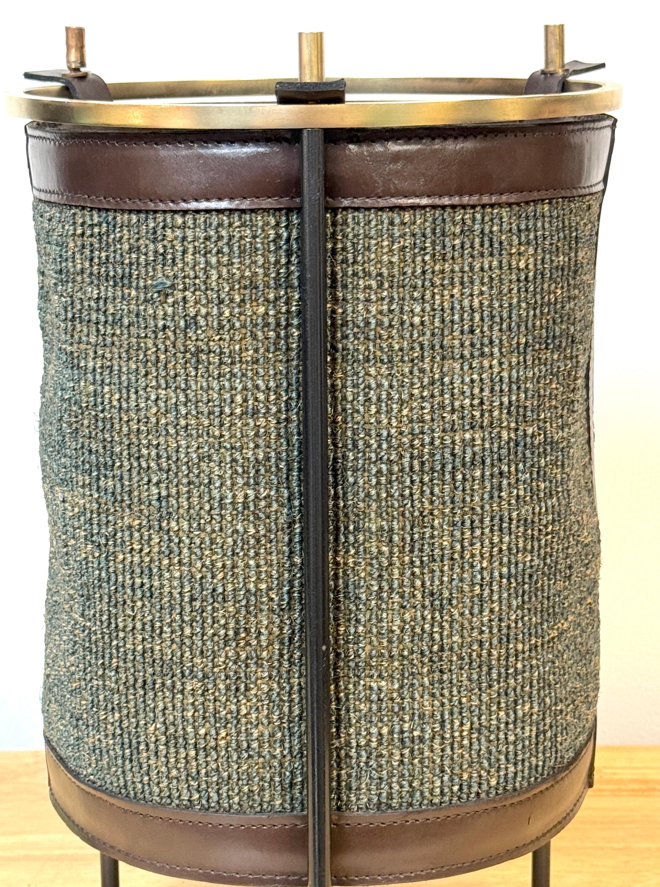 Métal Panier/sac à déchets en cuir et tissu Georges Coslin, Italie, années 1960 en vente