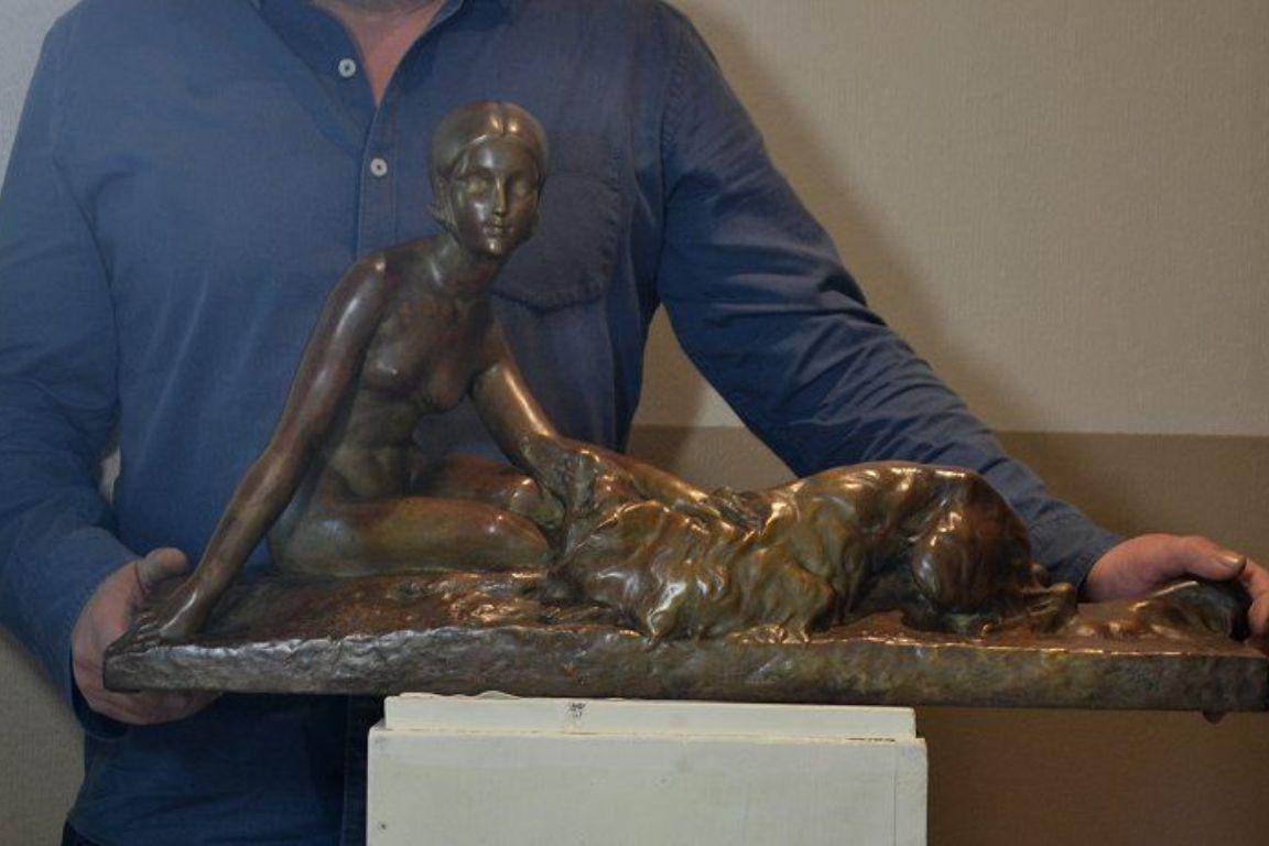 Georges COSTE (active in the 1930's)

Lady with greyhound.

Impressive and elegant sculpture with a stunning original brown patina.
68cm x 22cm x 37cm
Marked 