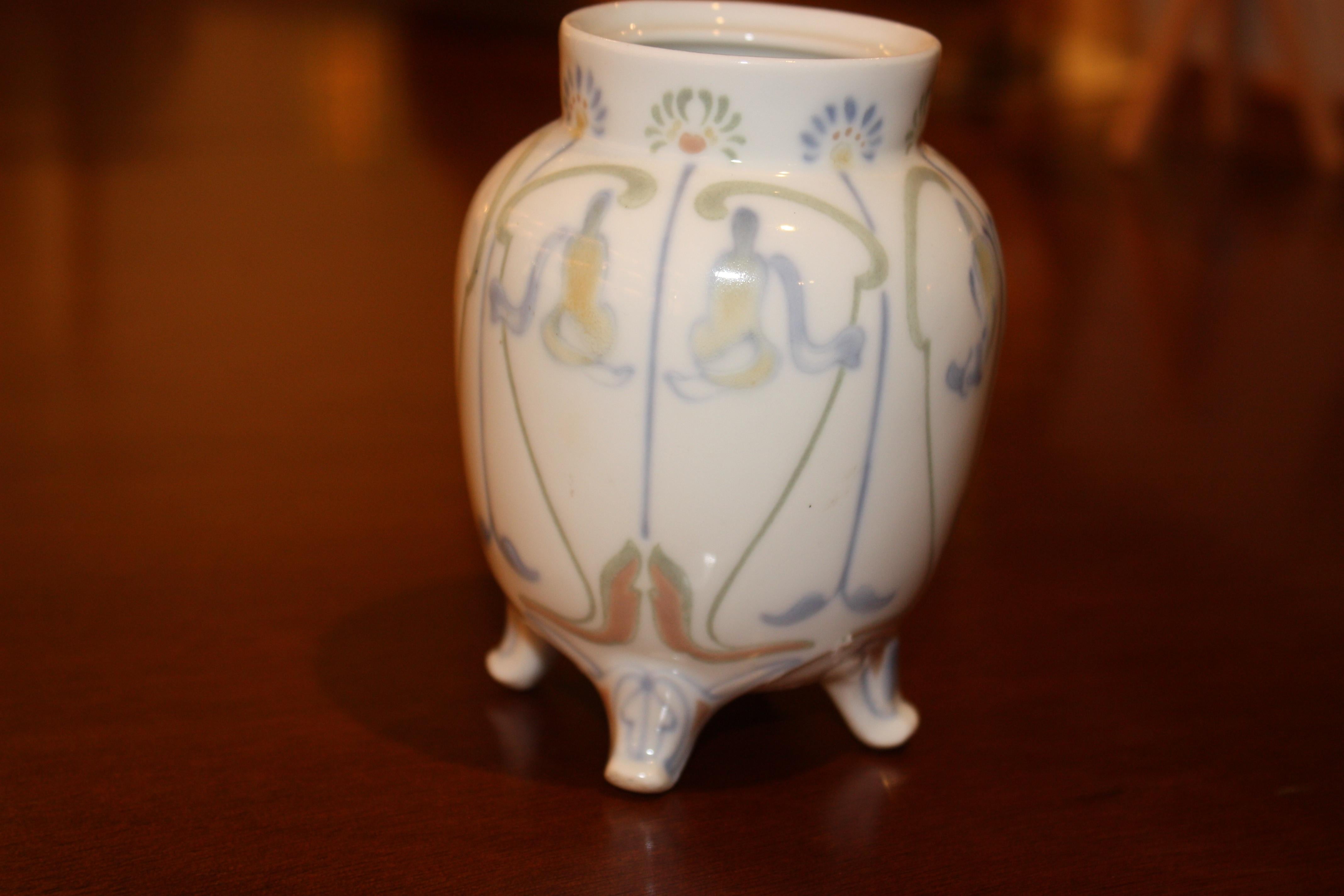 Georges De Feure - Vaso in porcellana coperto in stile Art Nouveau francese In condizioni ottime in vendita a New York, NY