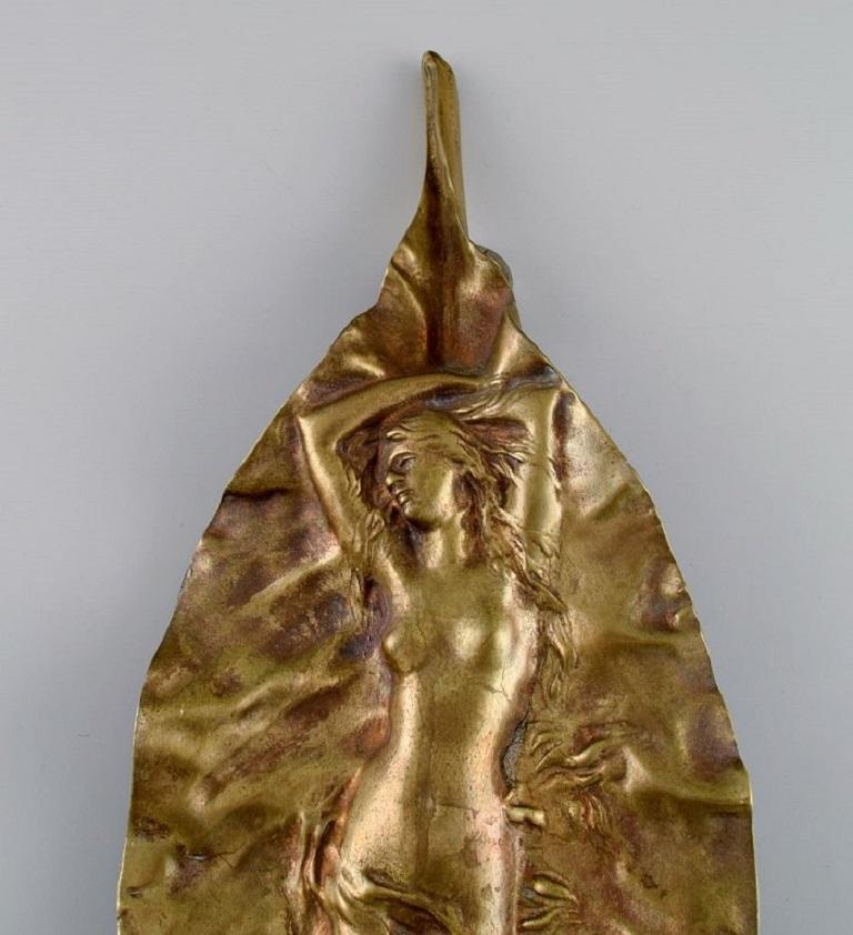 Georges Delpérier (1865-1936), French sculptor. 
Art Nouveau bronze wall sculpture with naked woman. Dated 1900.
Measures: 46 x 14.5 cm.
In excellent condition.
Signed.
Salon 1900. Salon: Famous Parisian exhibitons.