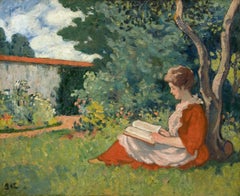 Femme lisant dans un jardin