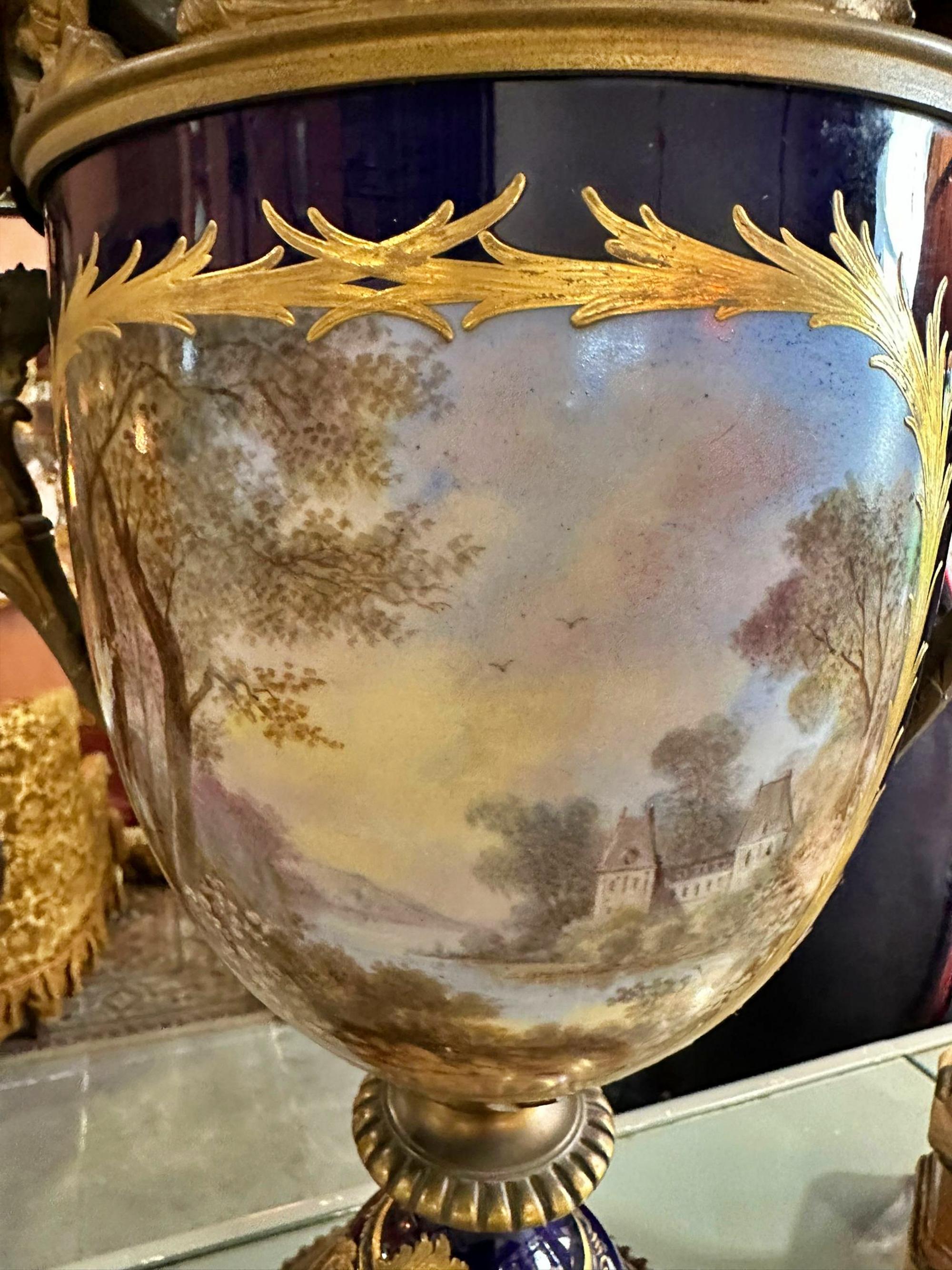 Georges Émile Poitevin étonnante paire d'Amphora en porcelaine Sèvres, 19e siècle en vente 5