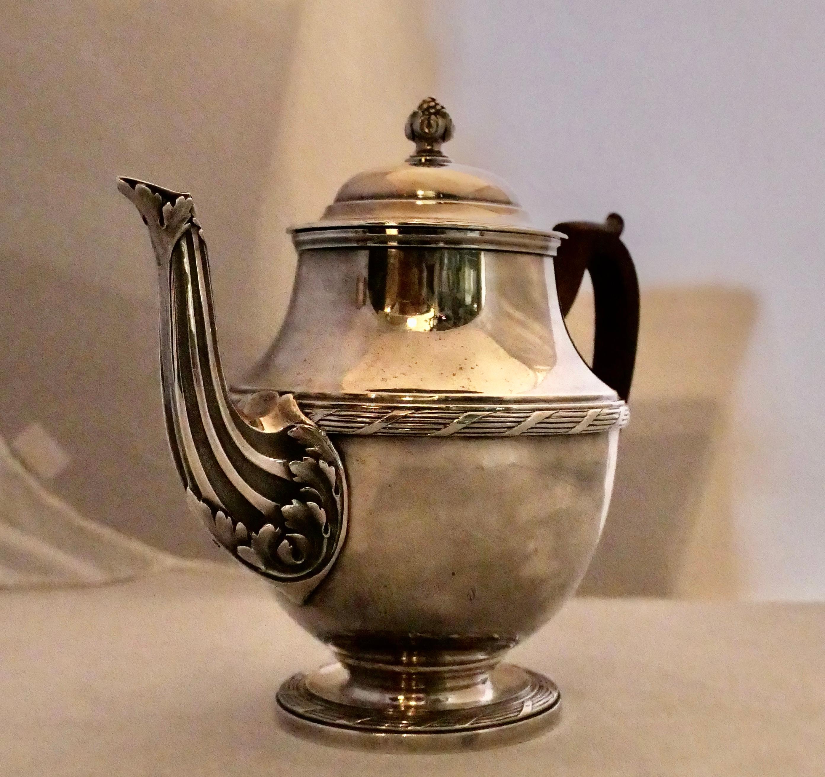 Teekanne aus Sterlingsilber von Georges Fouquet Lapar (Art déco) im Angebot