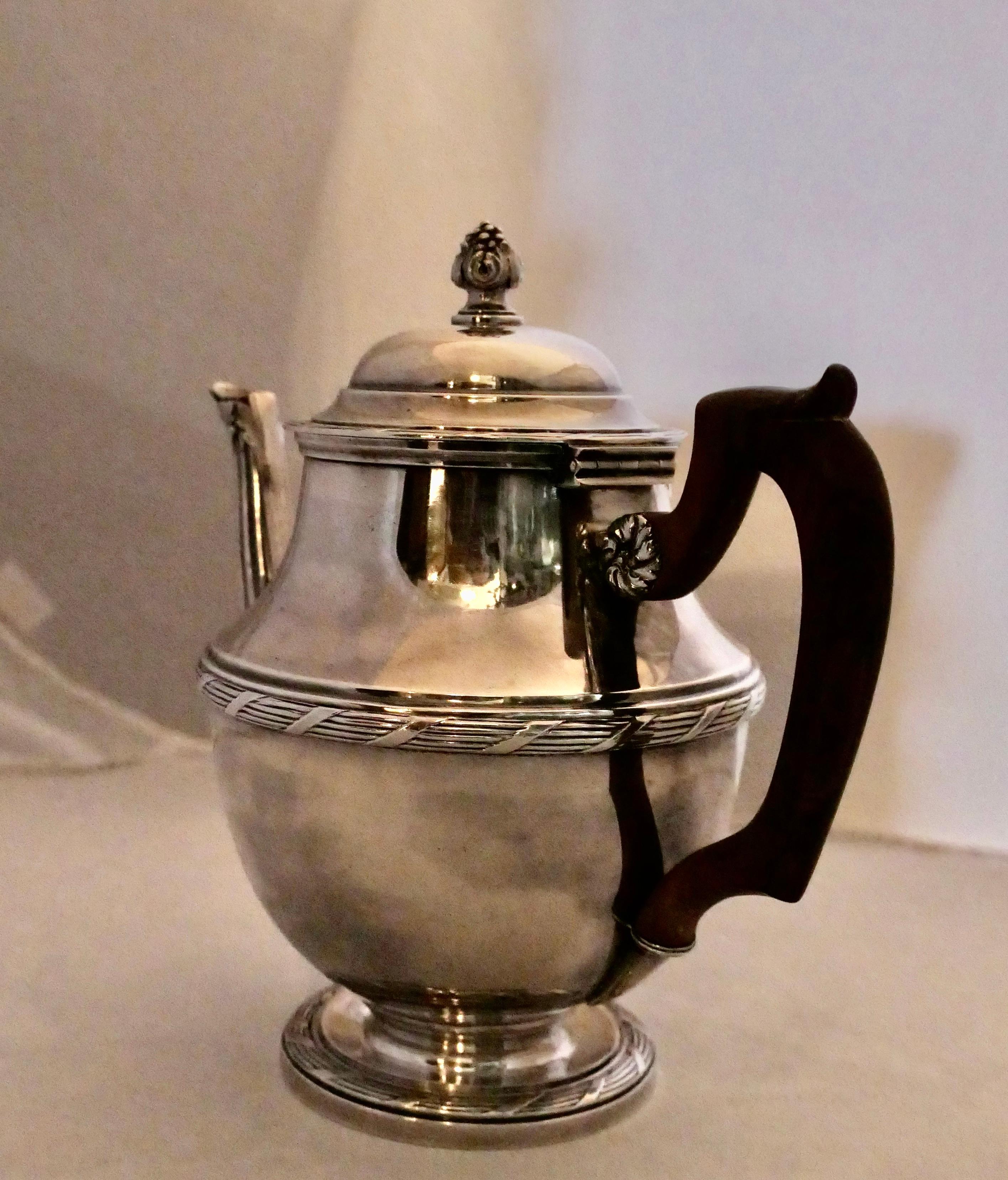 Teekanne aus Sterlingsilber von Georges Fouquet Lapar (Holzarbeit) im Angebot