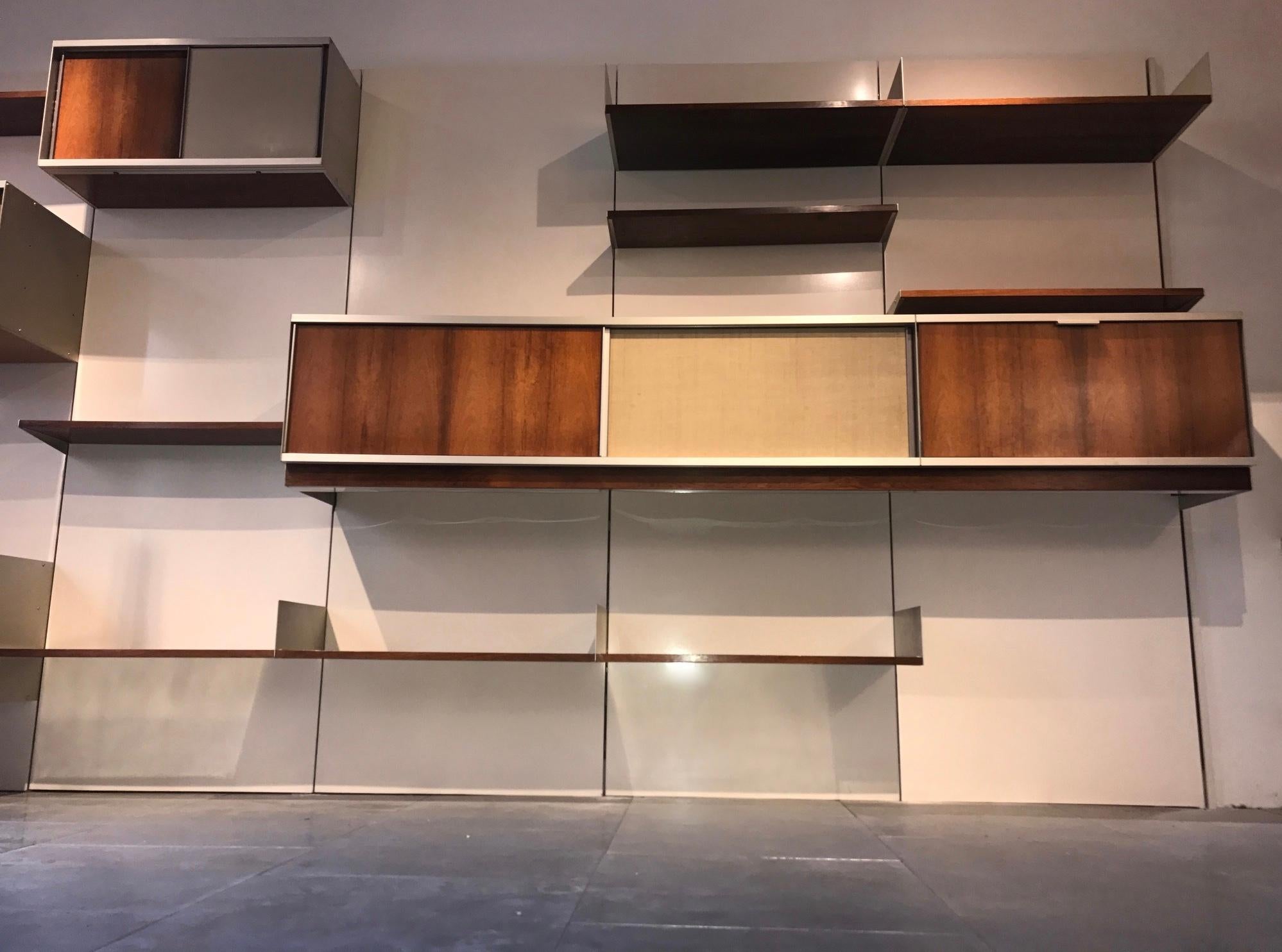 Georges Frydman Efa system
wall-mounted bookcase in lacquered laminate,  aluminum and rio rosewood cabinet
Perfect and original condition.
modular elements, secretary with lighting.