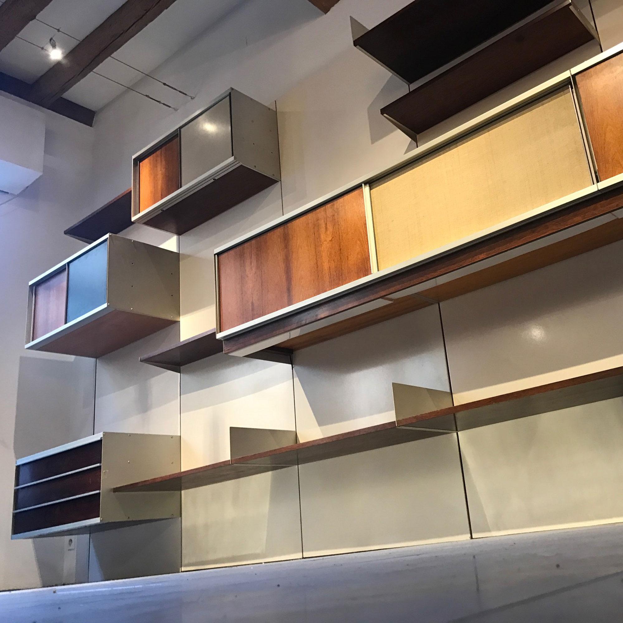 Georges Frydman
 Sistema EFA 
Libreria a parete in laminato laccato, mobile in alluminio Condizioni perfette e originali. elementi modulari, segreteria
Georges Frydman è un designer-inventore che, sotto l'influenza di Le Corbusier, ha sviluppato una