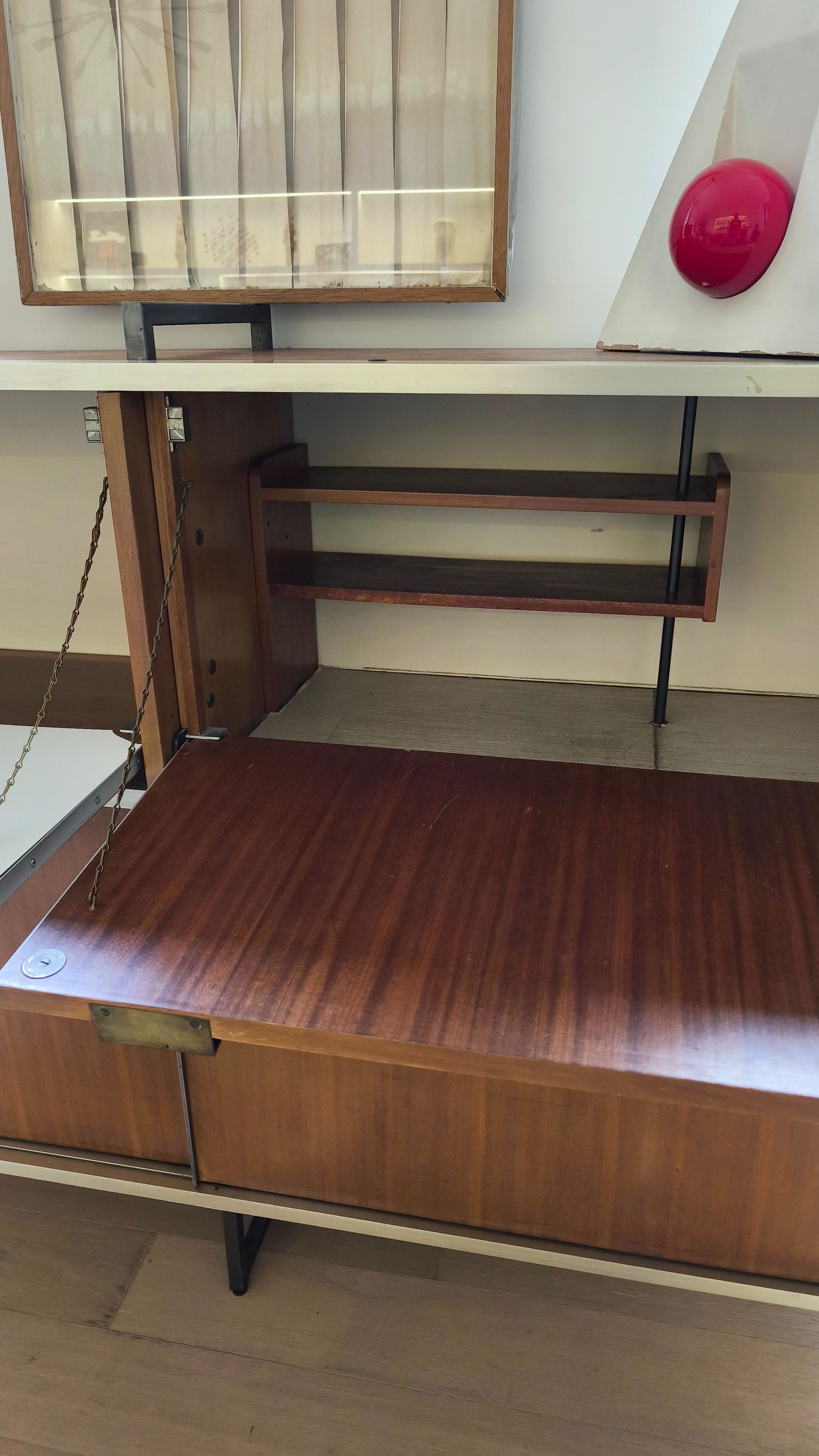Milieu du XXe siècle Buffet en noyer Georges Frydman, édition EFA, années 1960 en vente