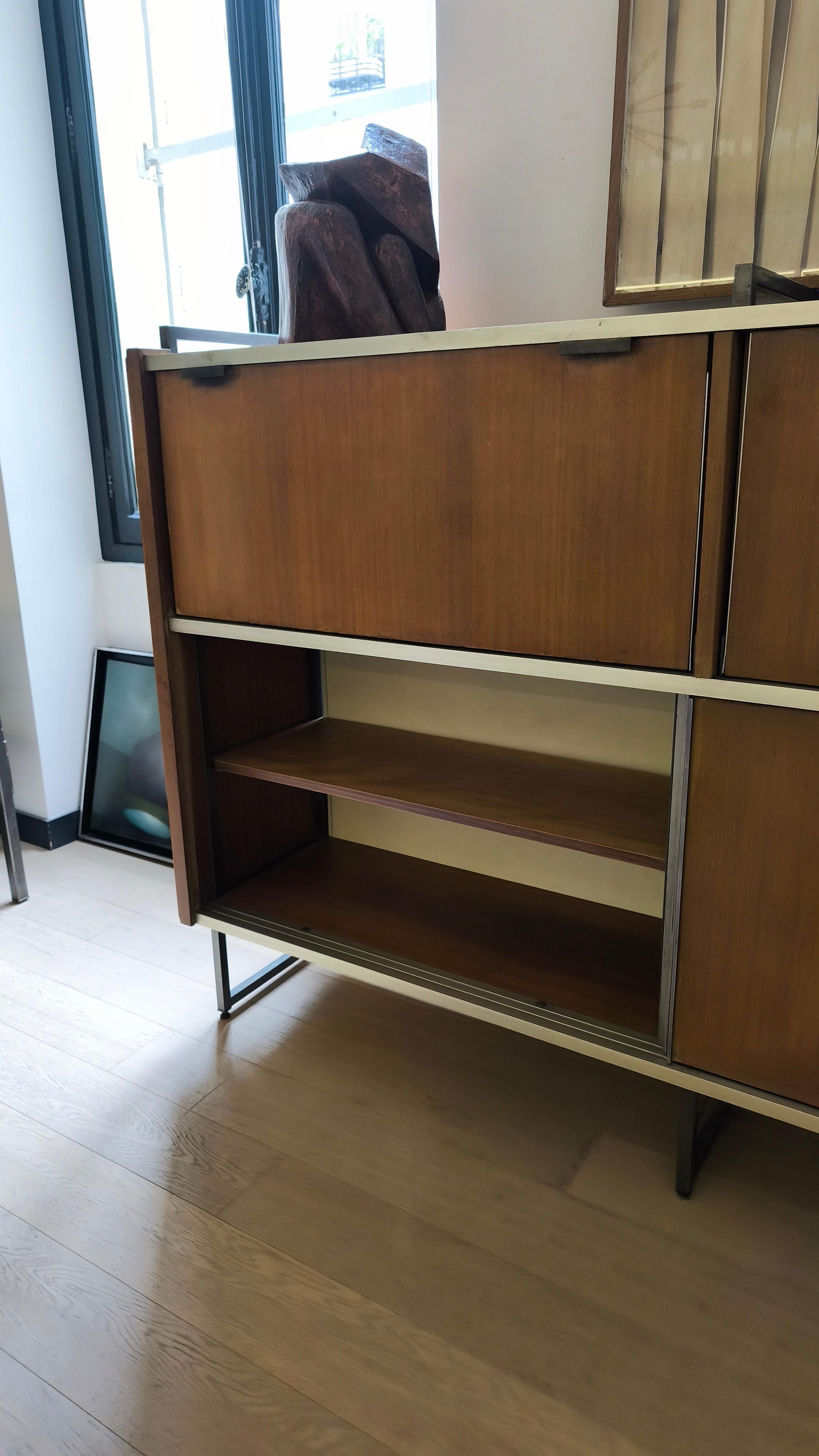 Buffet en noyer Georges Frydman, édition EFA, années 1960 en vente 2