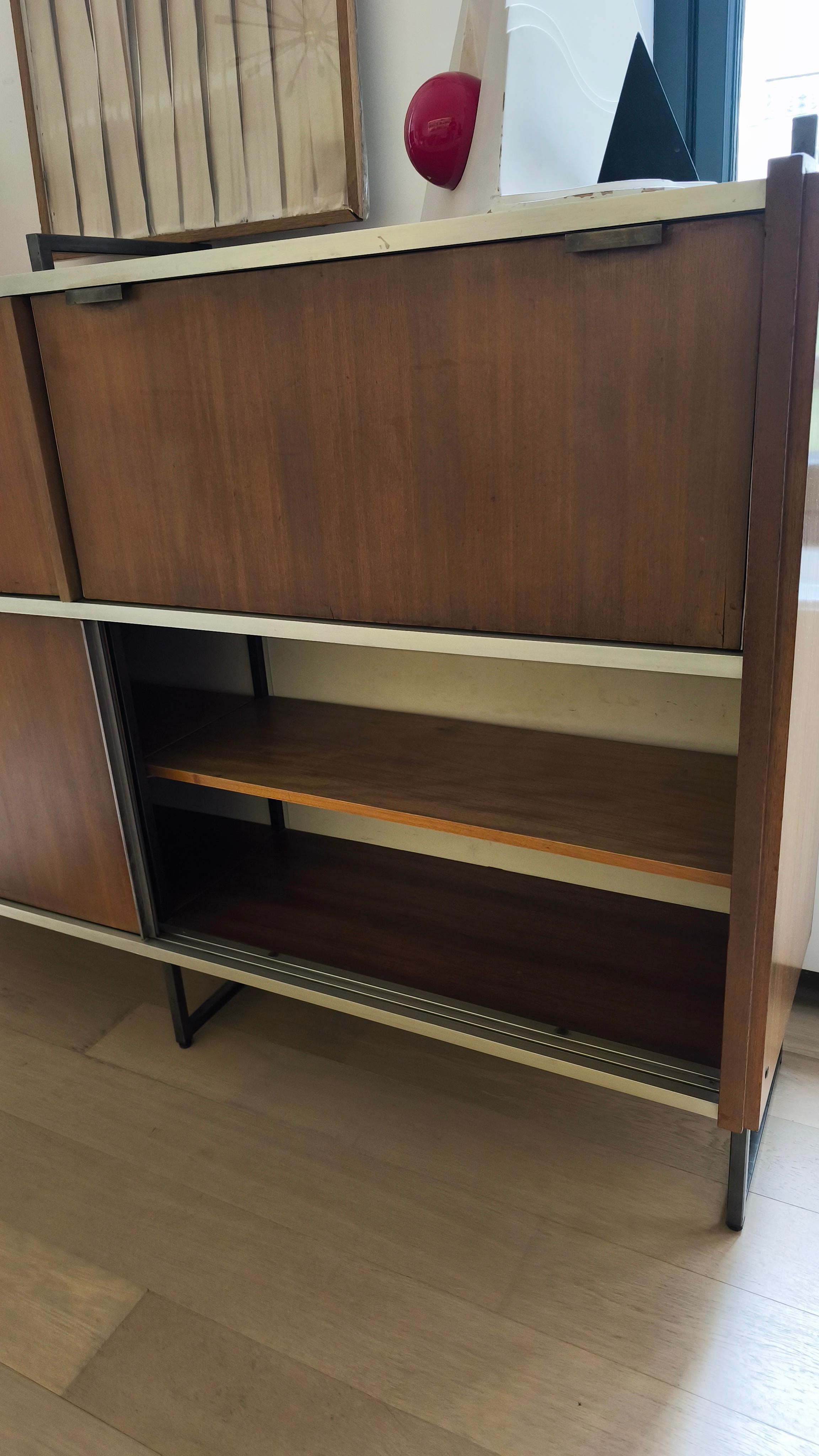 Buffet en noyer Georges Frydman, édition EFA, années 1960 en vente 3