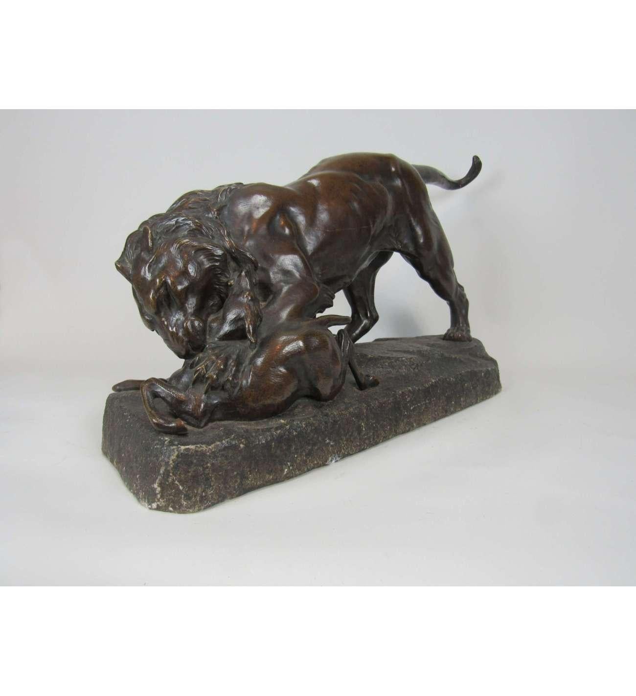 Georges Gardet - (1863-1939)+ Fusione in bronzo,  Leone che divora un'antilope in vendita 3