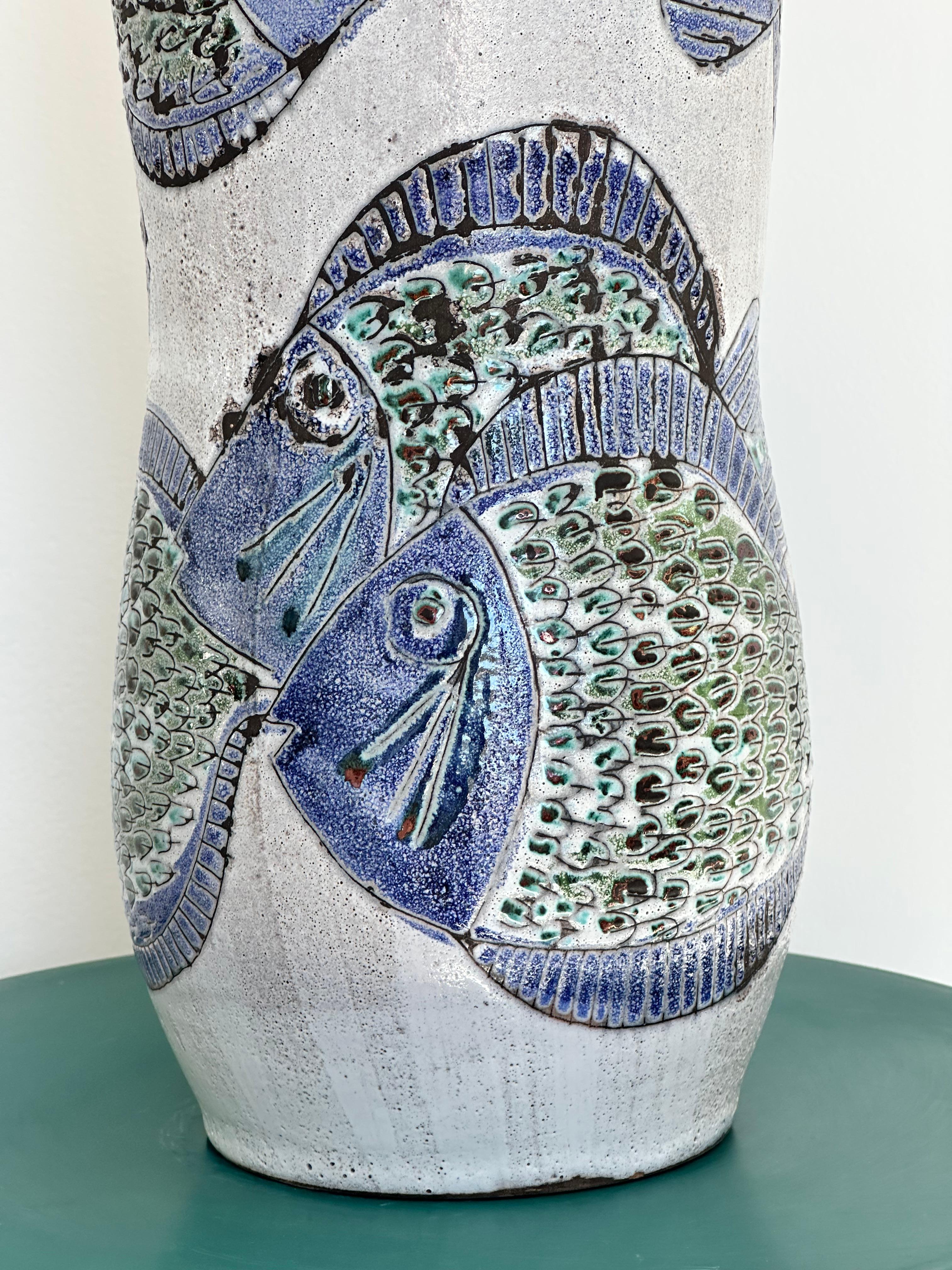 Georges GOUZY earthenware vase, fish design and polychrome enamel, France 1950s For Sale 2
