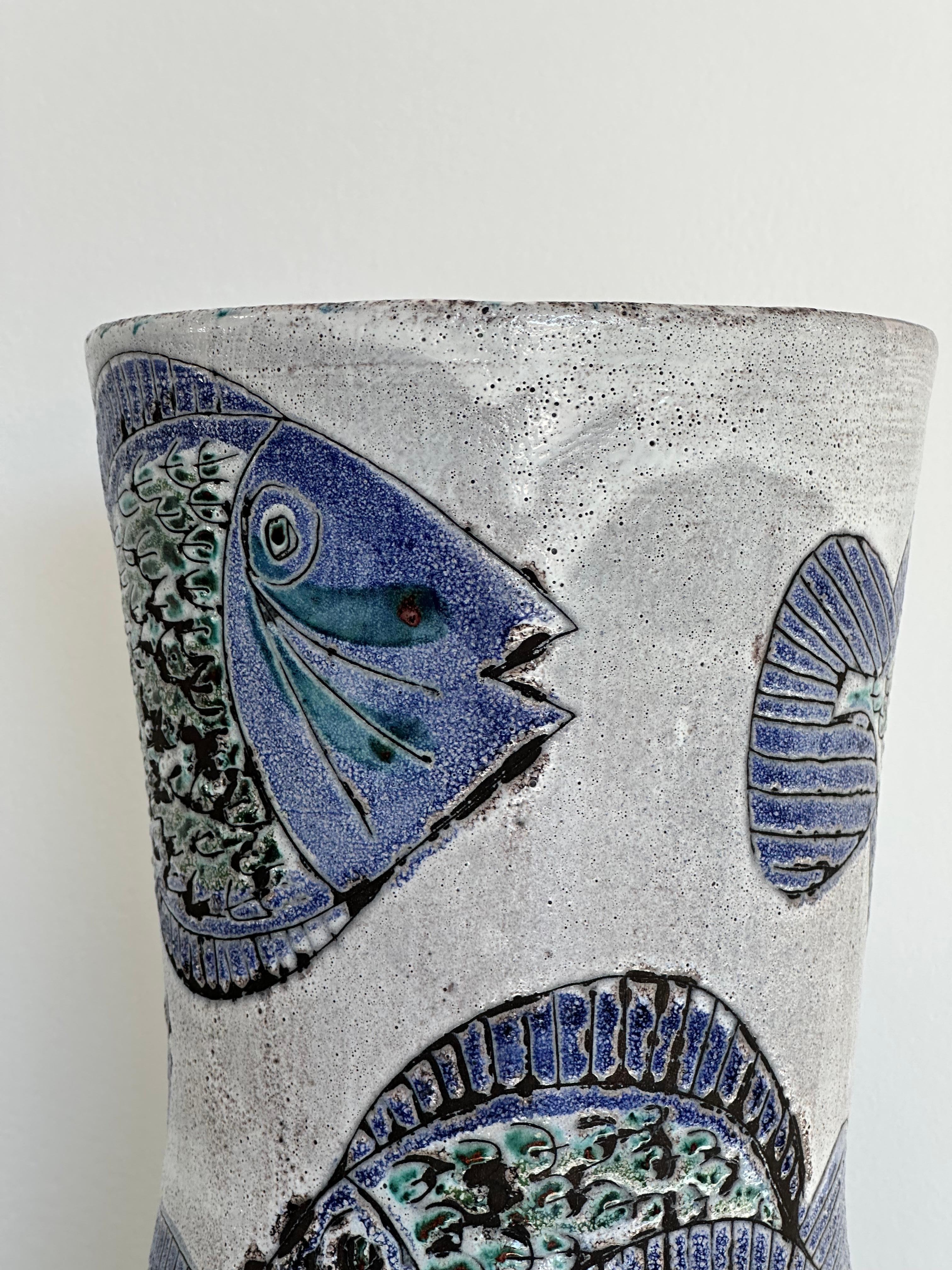 Georges GOUZY earthenware vase, fish design and polychrome enamel, France 1950s For Sale 3