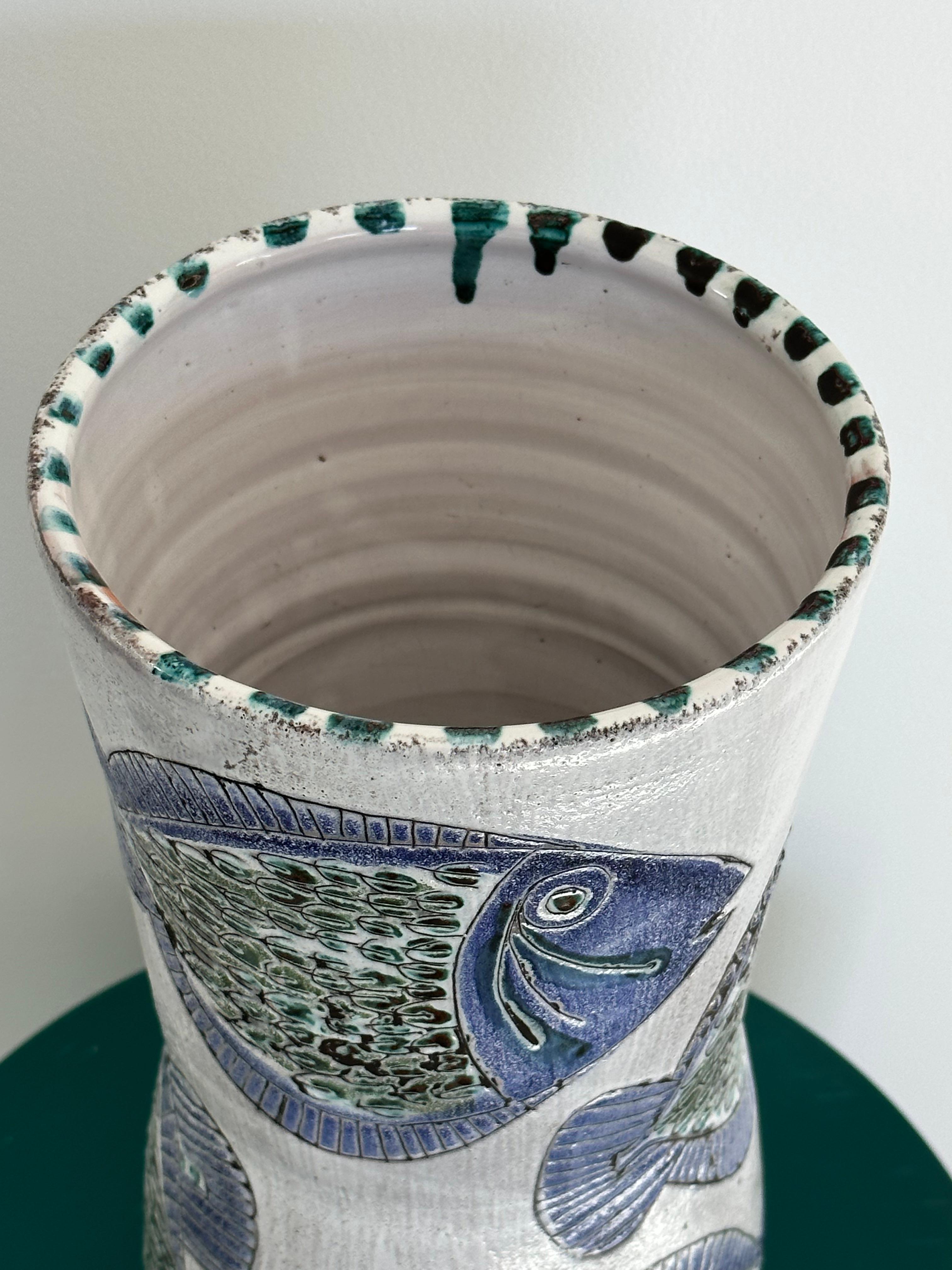 Georges GOUZY earthenware vase, fish design and polychrome enamel, France 1950s For Sale 5