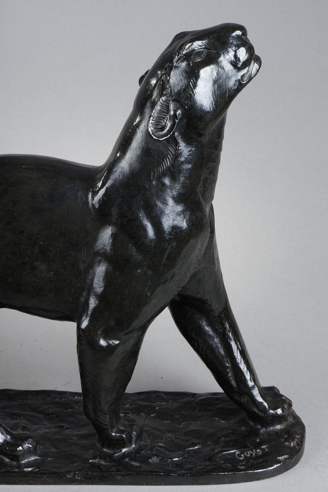 Panther sniffing - Sculpture by Georges Guyot