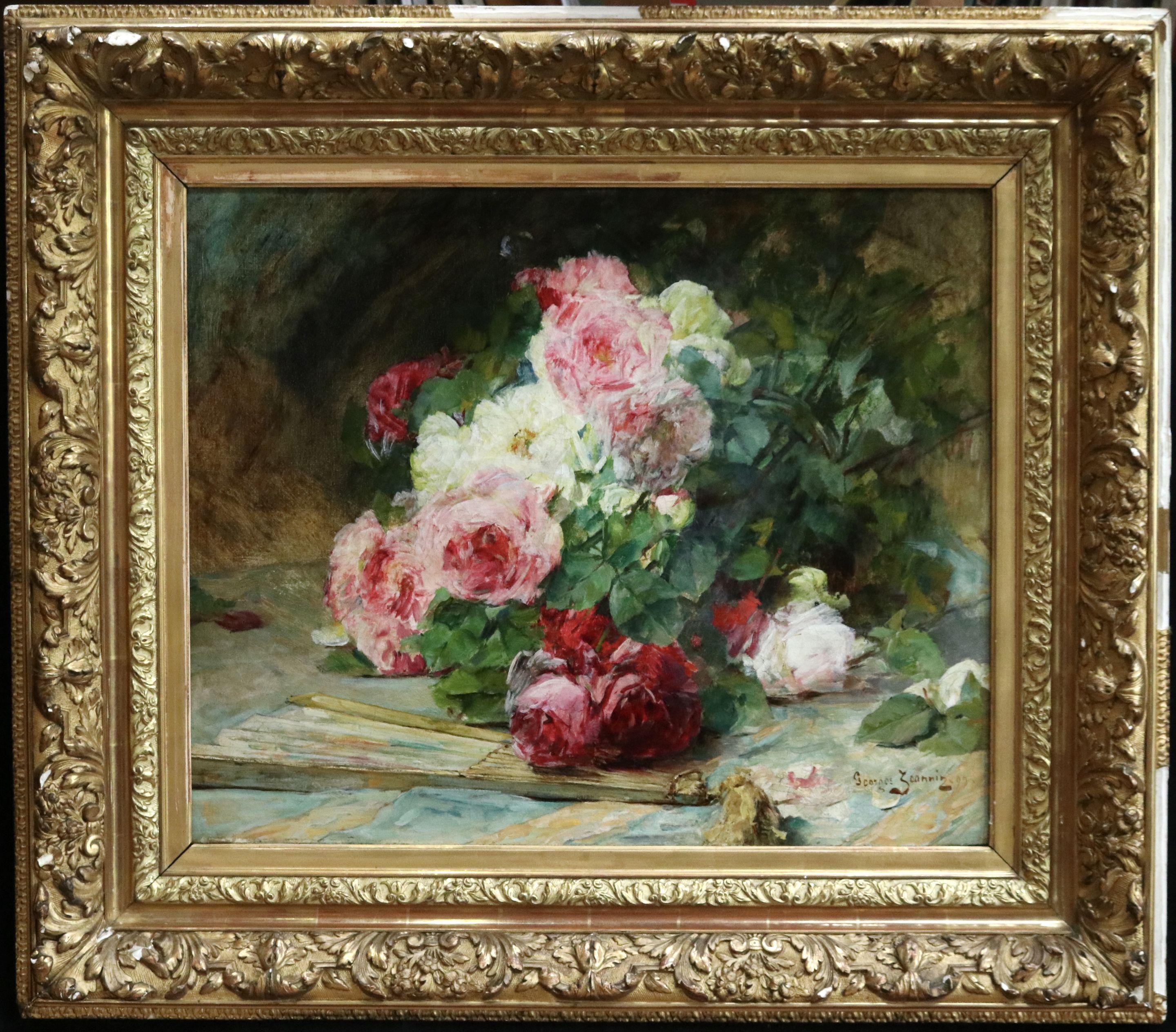 Signiertes und datiertes impressionistisches Stillleben in Öl auf Original-Leinwand des französischen Malers Georges Jeannin. Das Werk zeigt einen Strauß rosa, weißer und roter Rosen, vor dem ein Papierfächer steht. 

Unterschrift:
Signiert unten