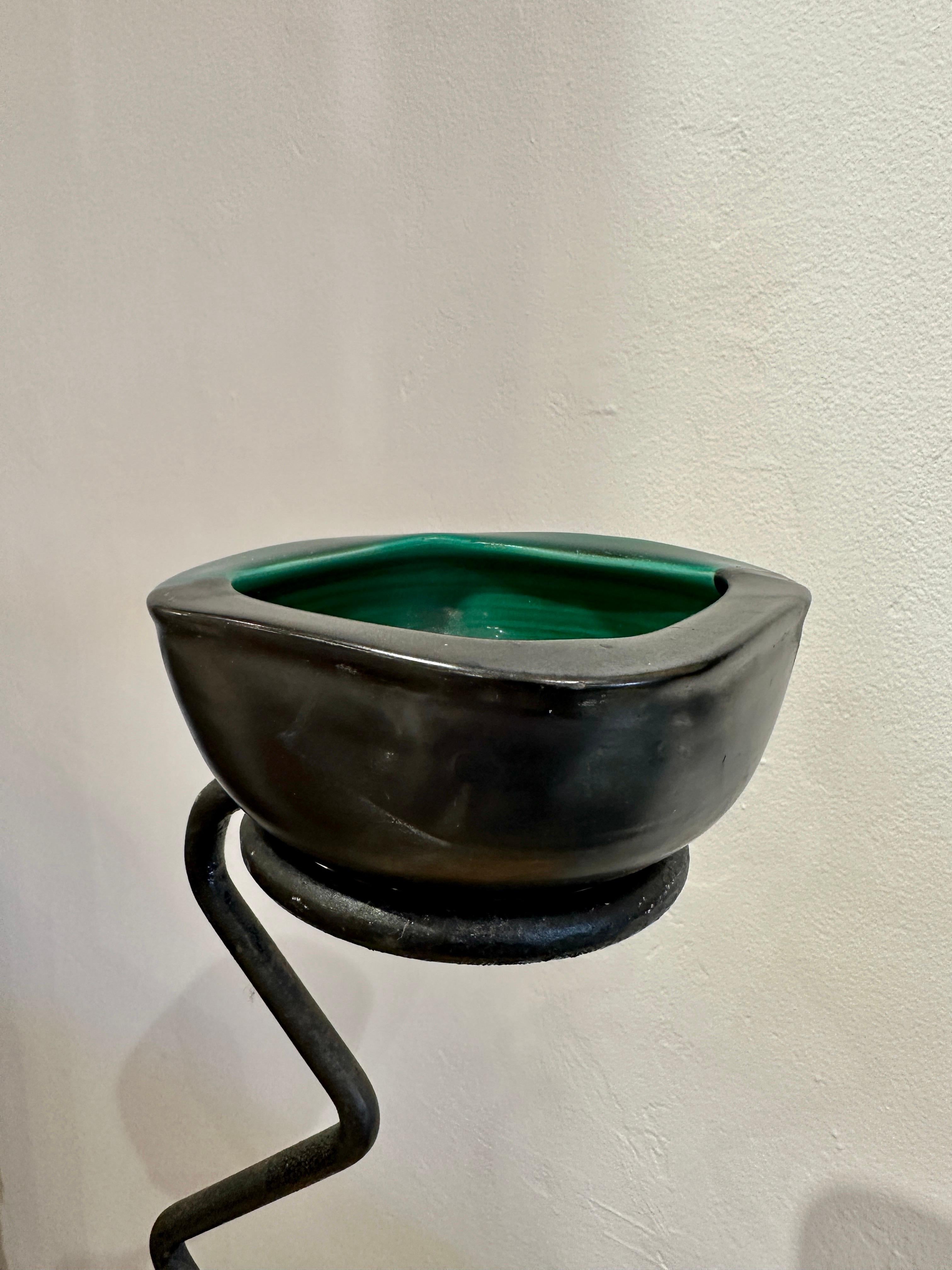 Mid-Century moderno Georges Jouve e Mathieu Matégot Stile Videopoche in piedi in ceramica in vendita